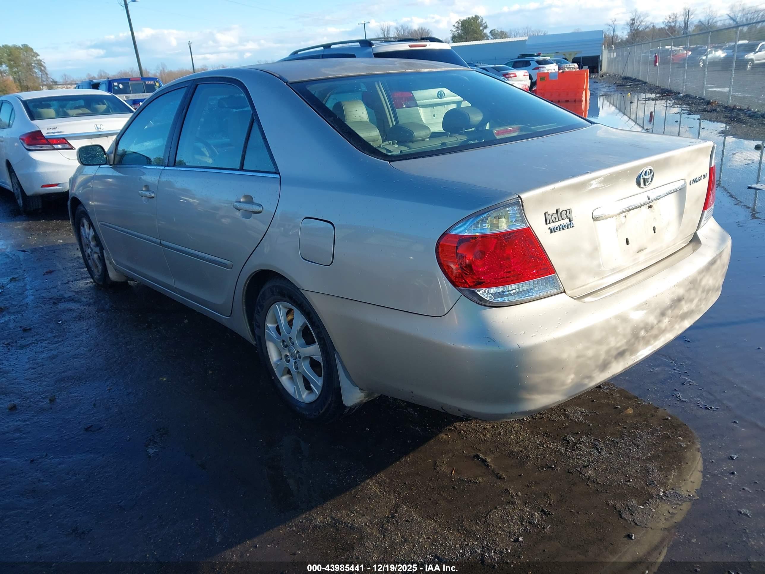 TOYOTA CAMRY image 3