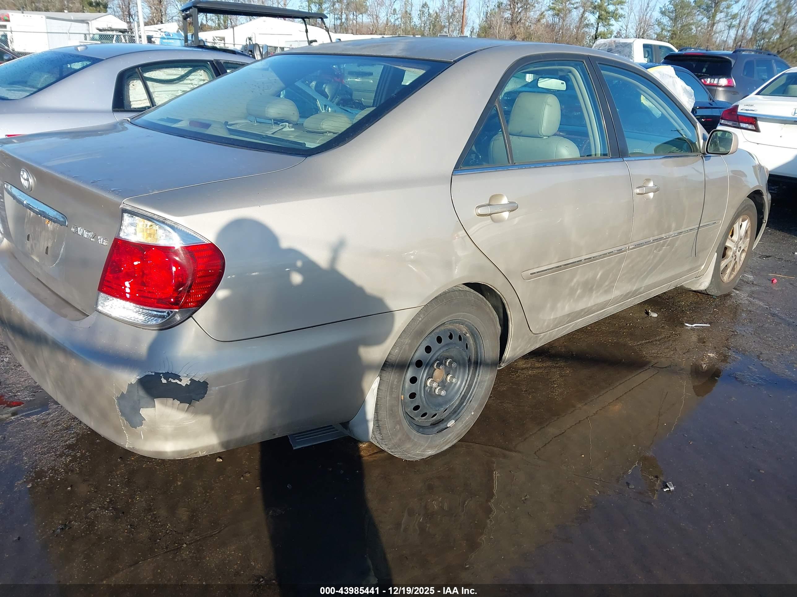 TOYOTA CAMRY image 4