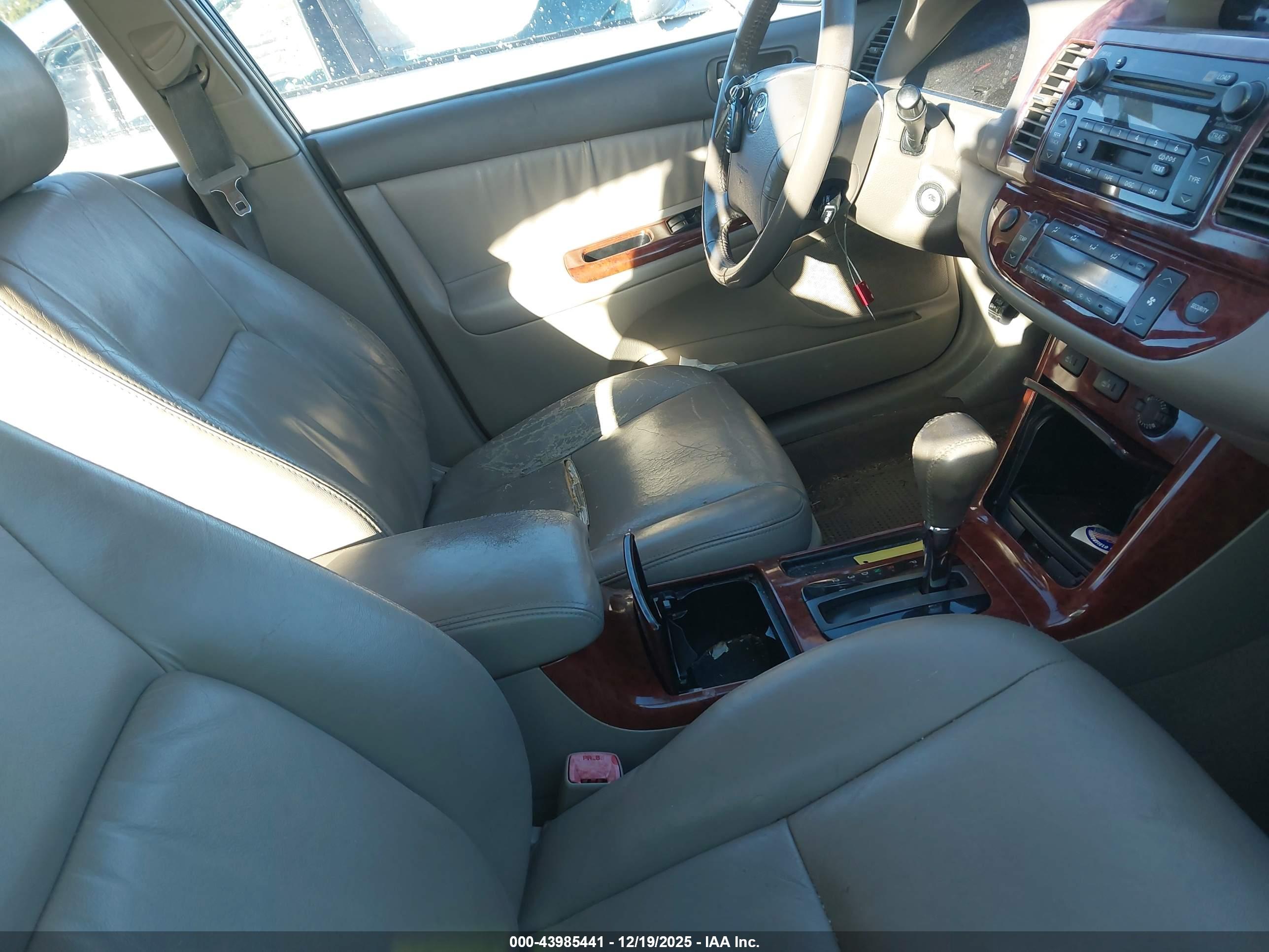 TOYOTA CAMRY image 5