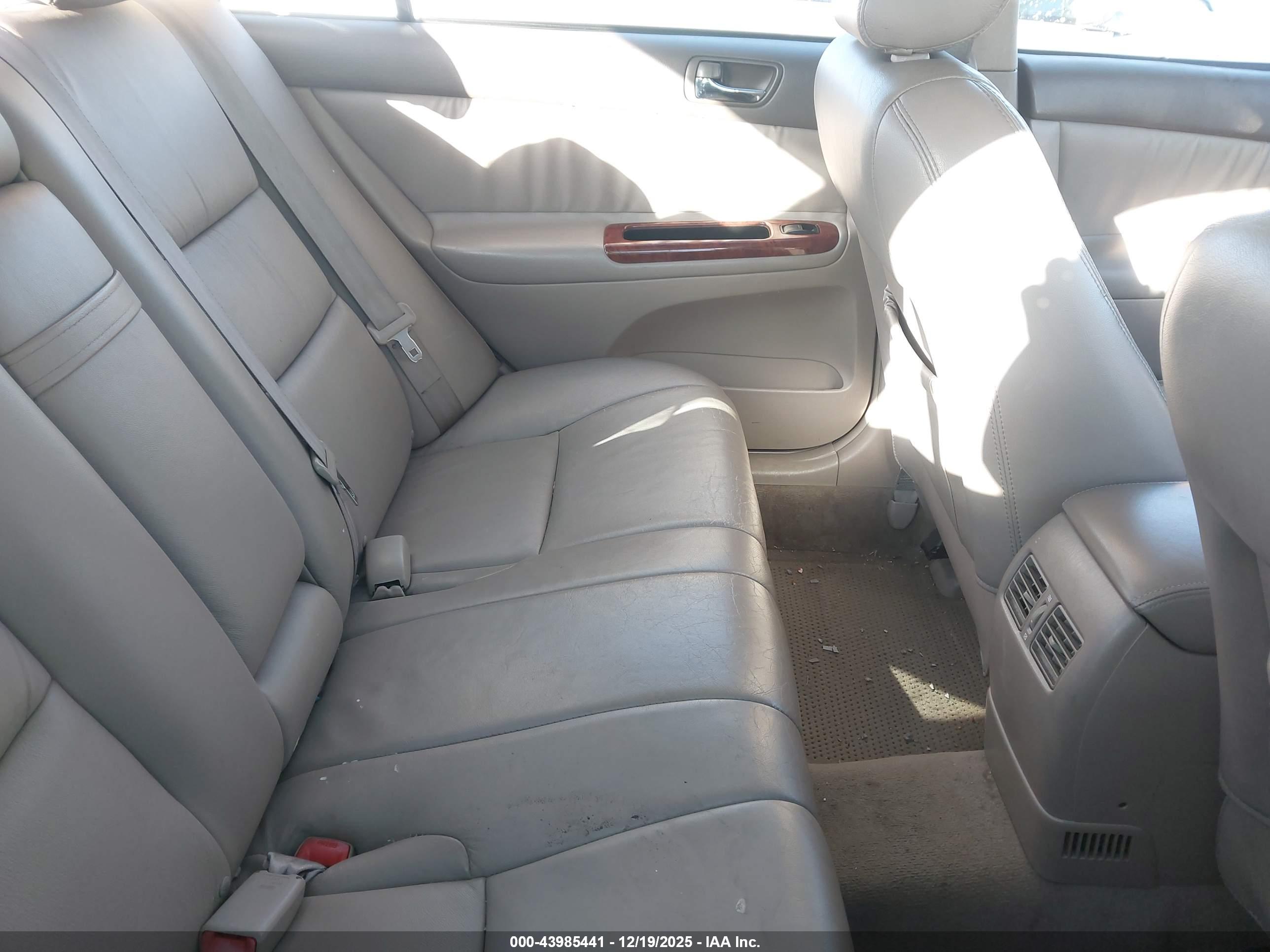 TOYOTA CAMRY image 8