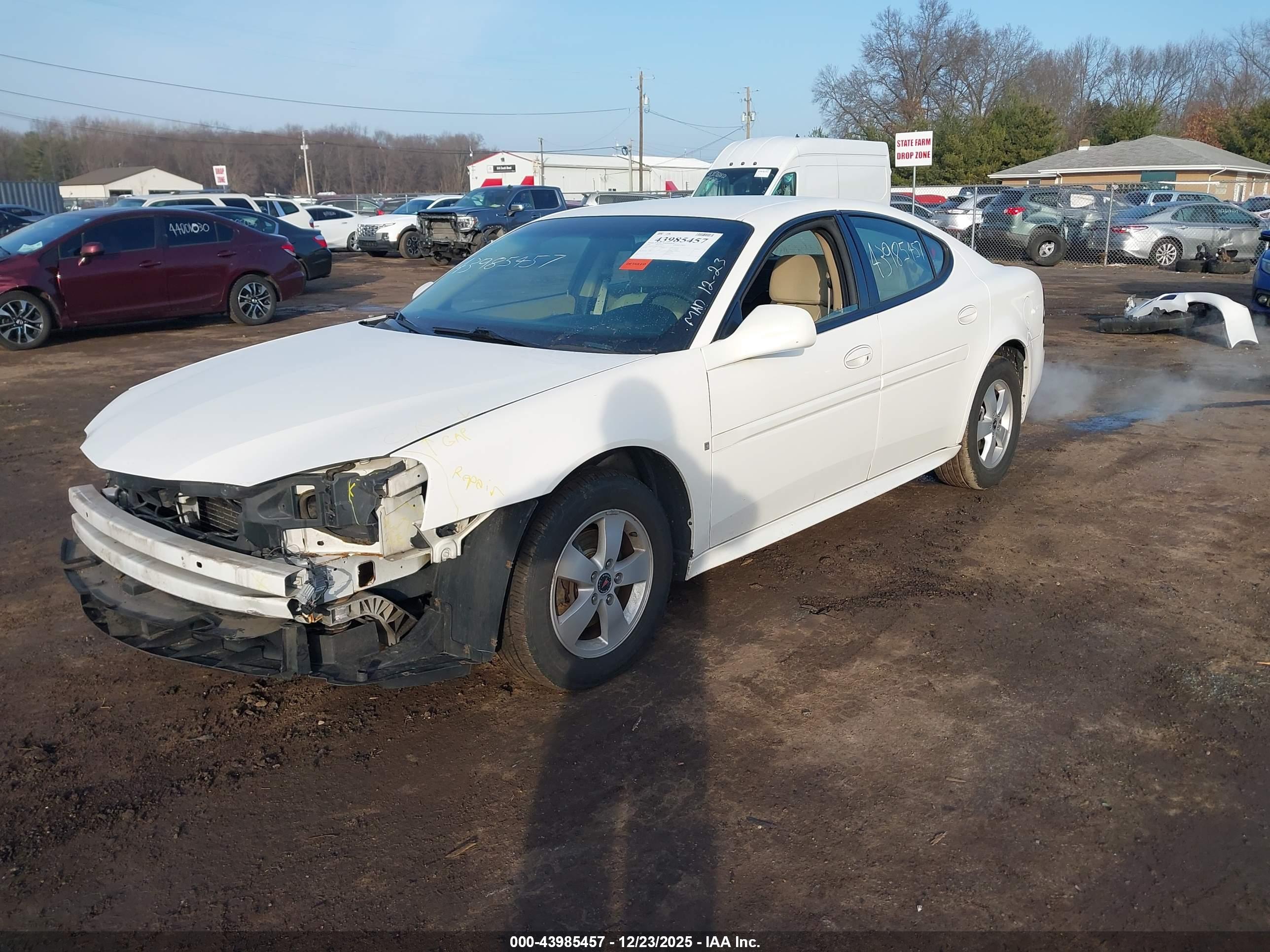 PONTIAC GRAND image 2