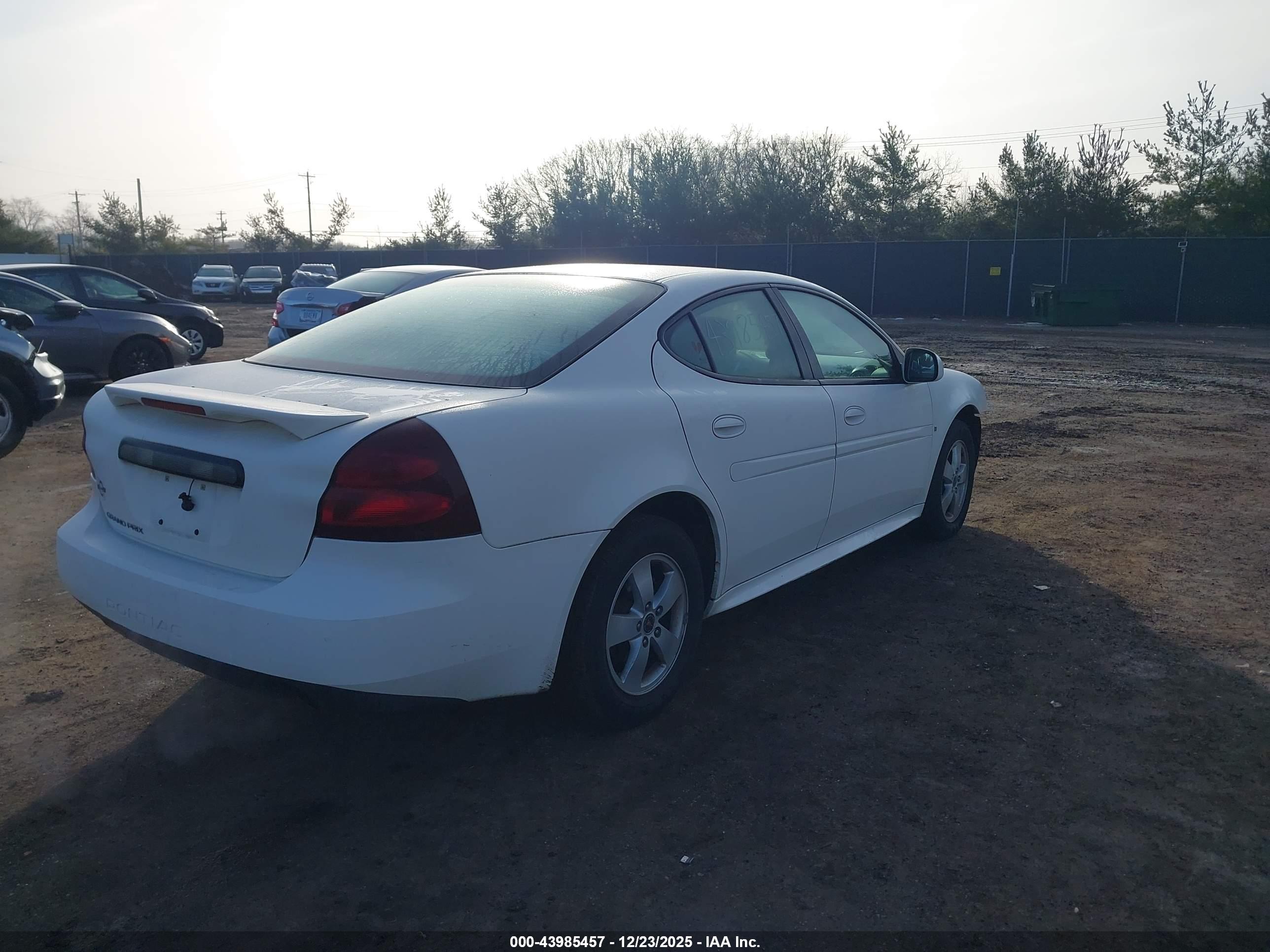 PONTIAC GRAND image 4