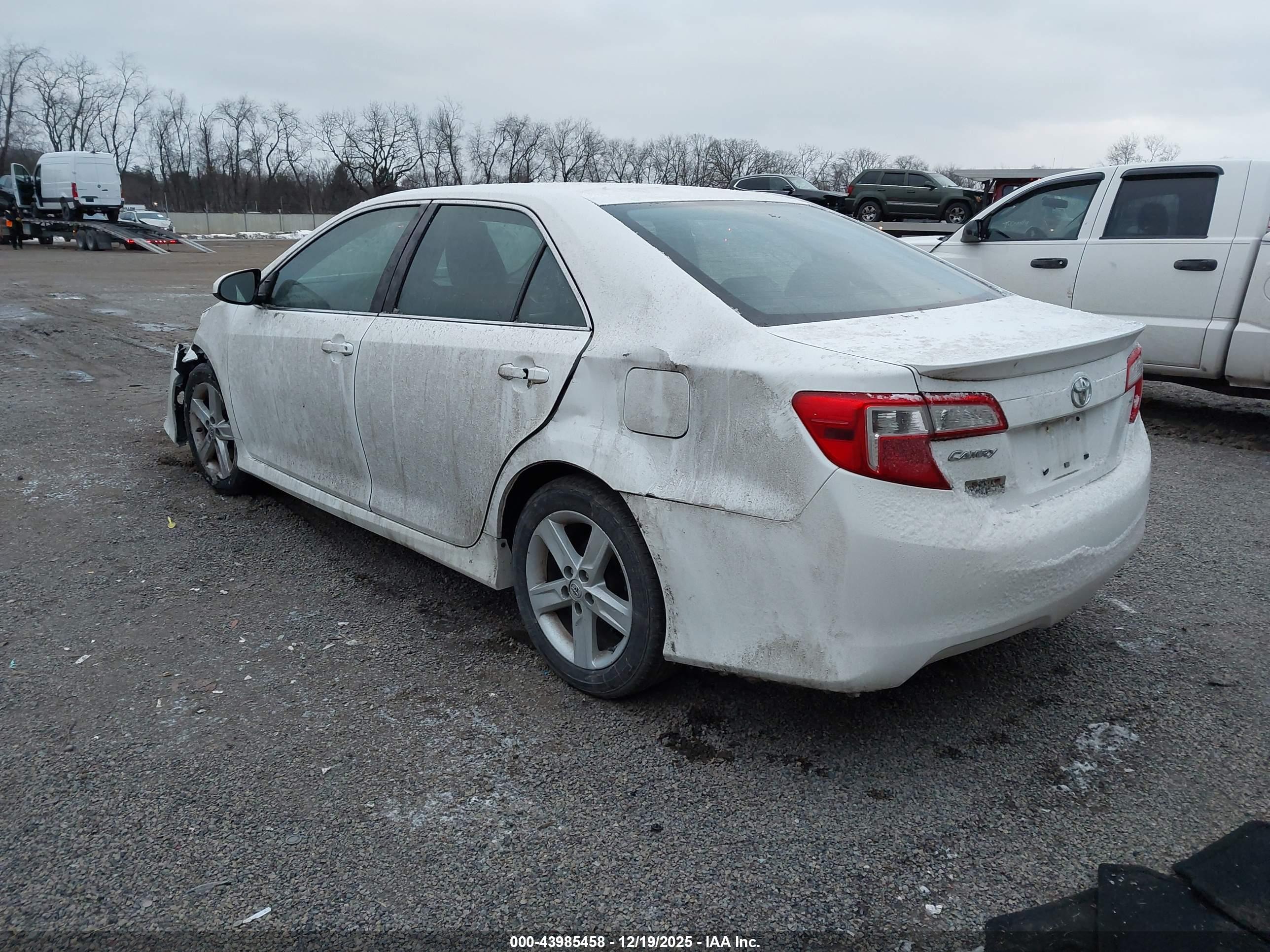 TOYOTA CAMRY image 3