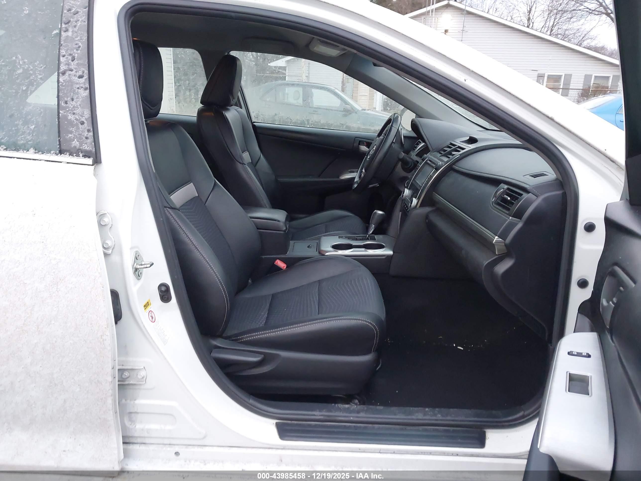 TOYOTA CAMRY image 5