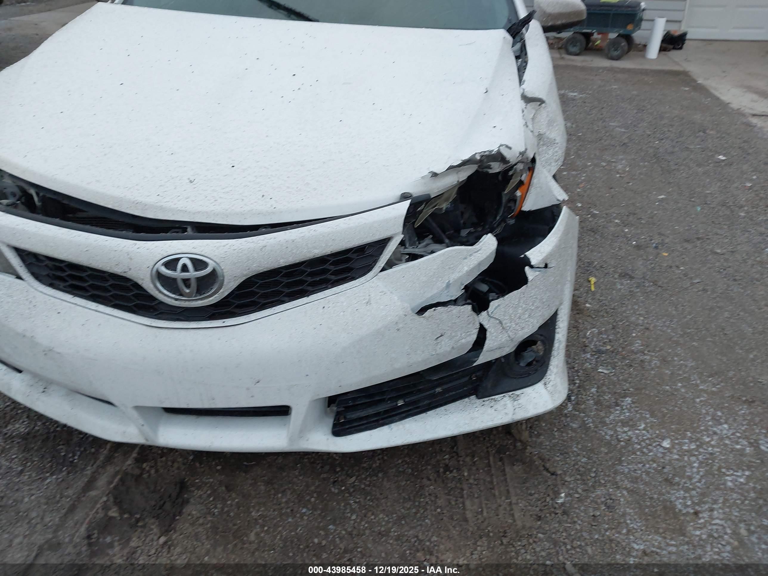 TOYOTA CAMRY image 6