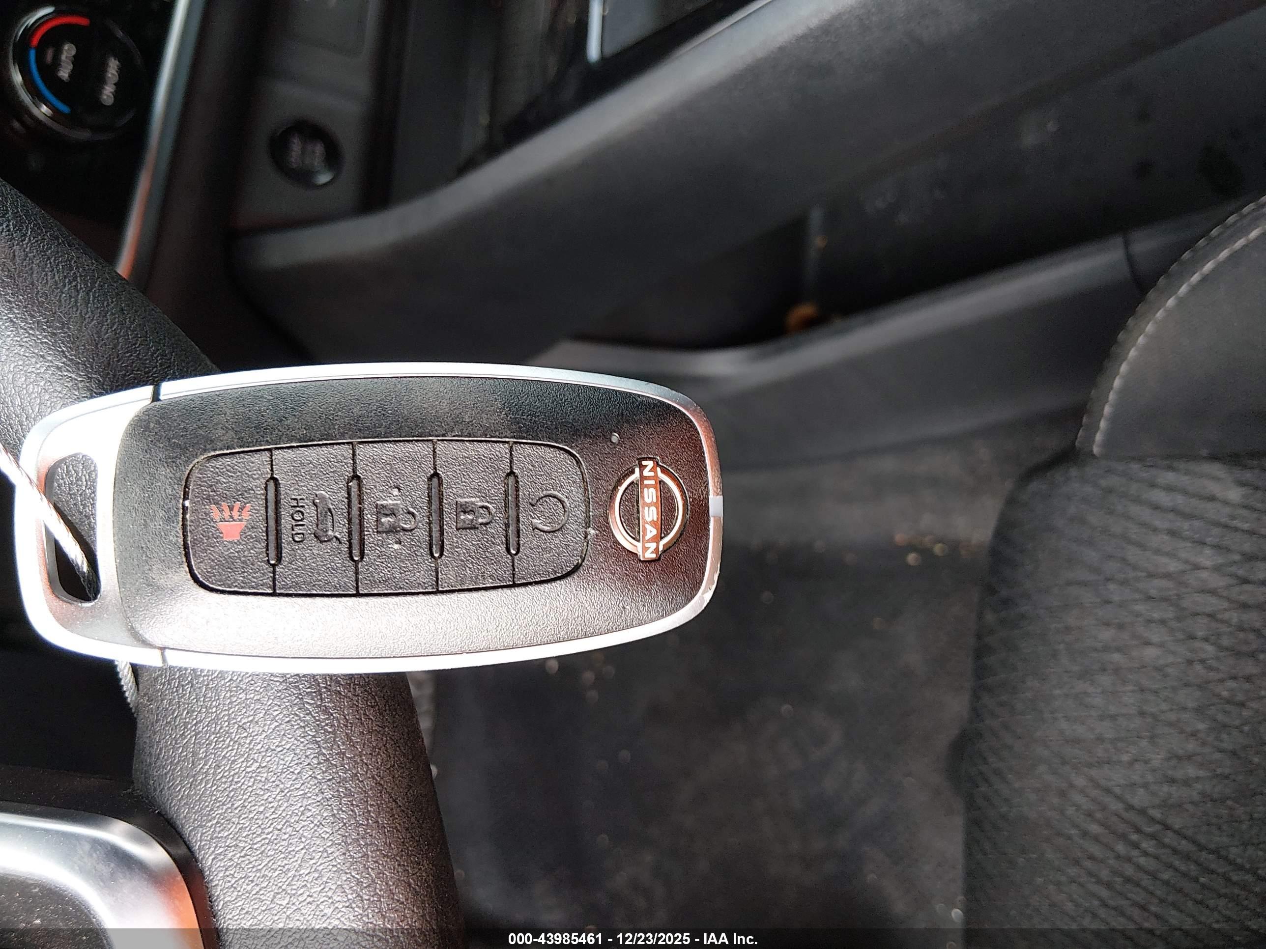 NISSAN ROGUE image 11