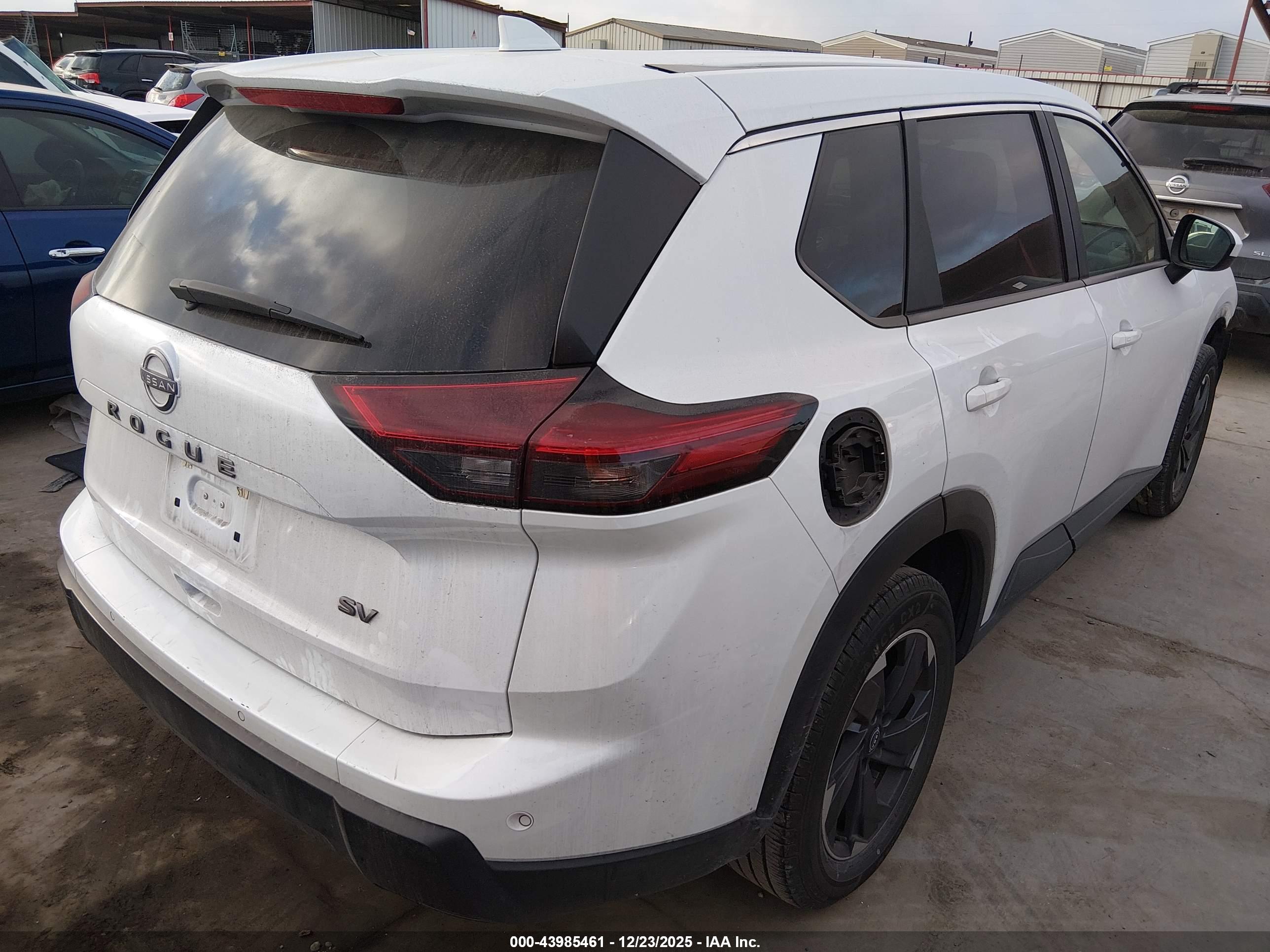 NISSAN ROGUE image 4