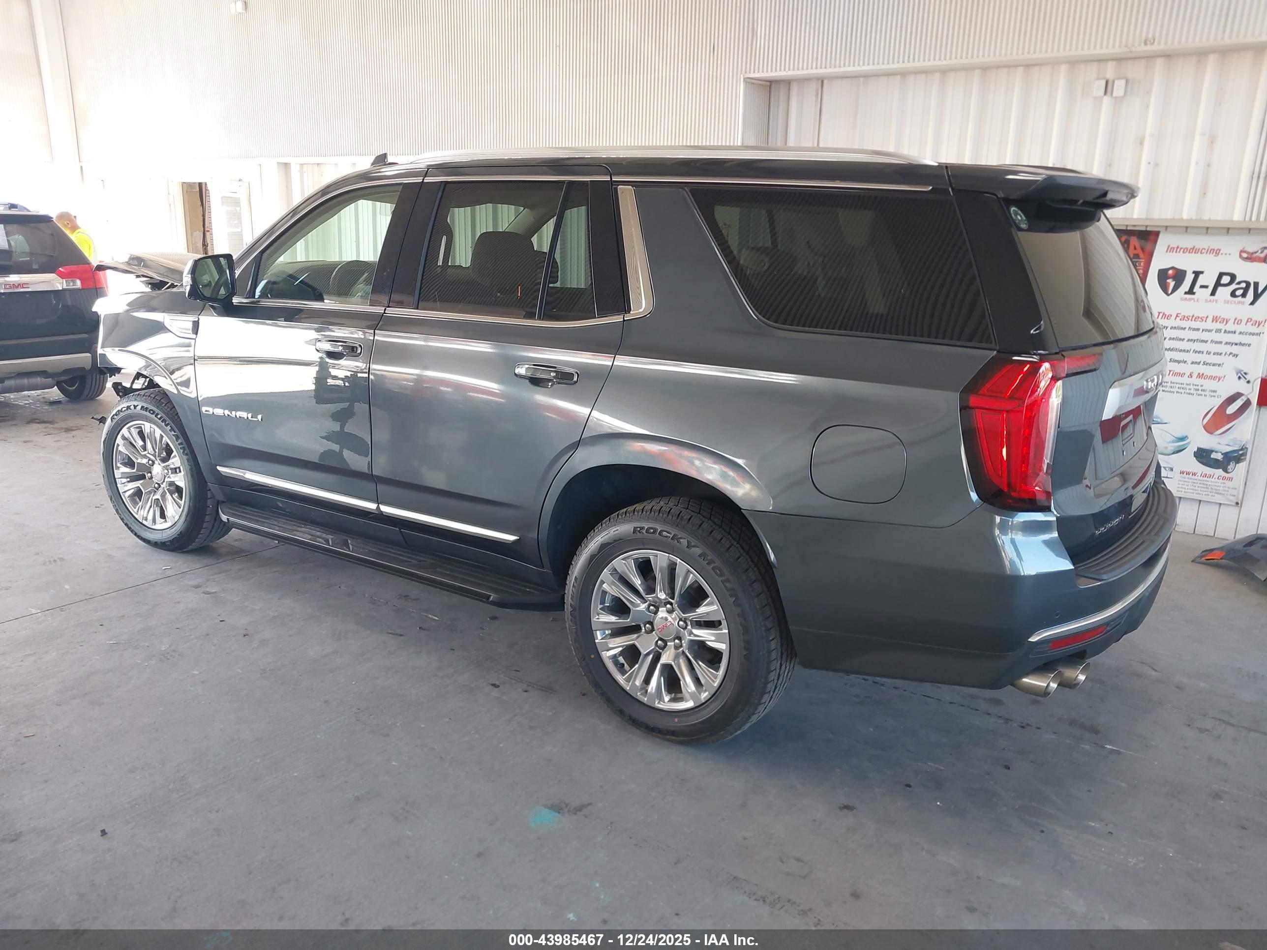 GMC YUKON image 3