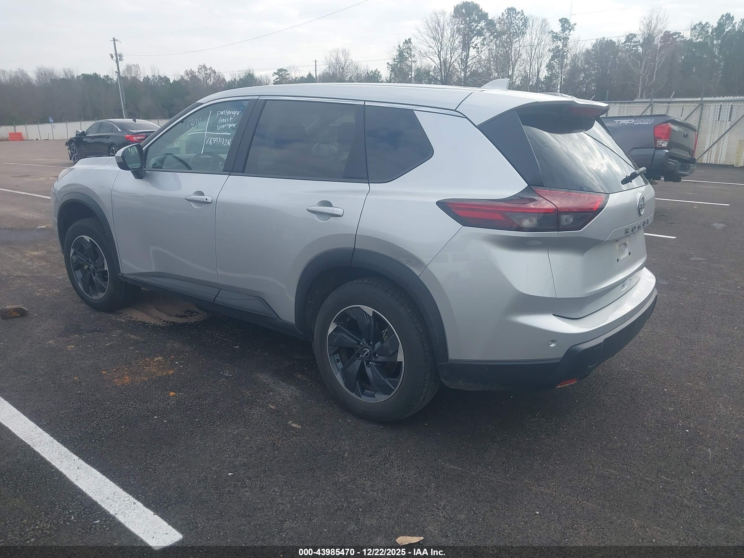 NISSAN ROGUE image 3