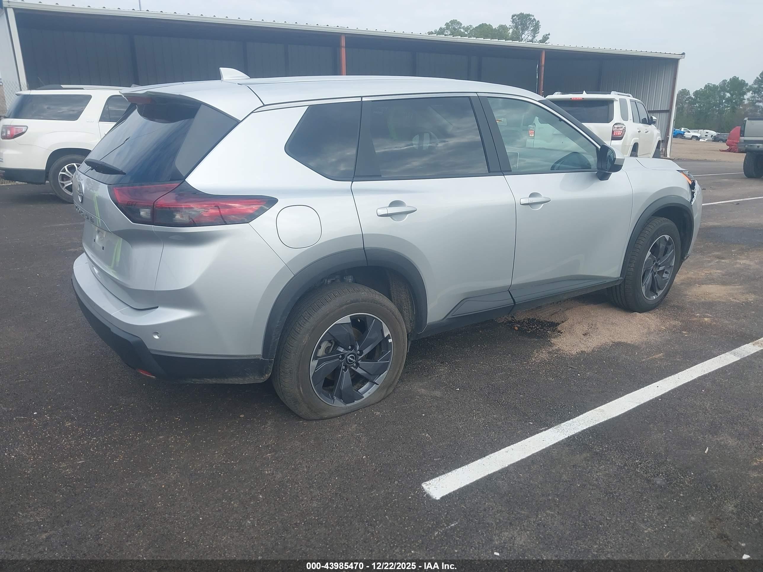 NISSAN ROGUE image 4