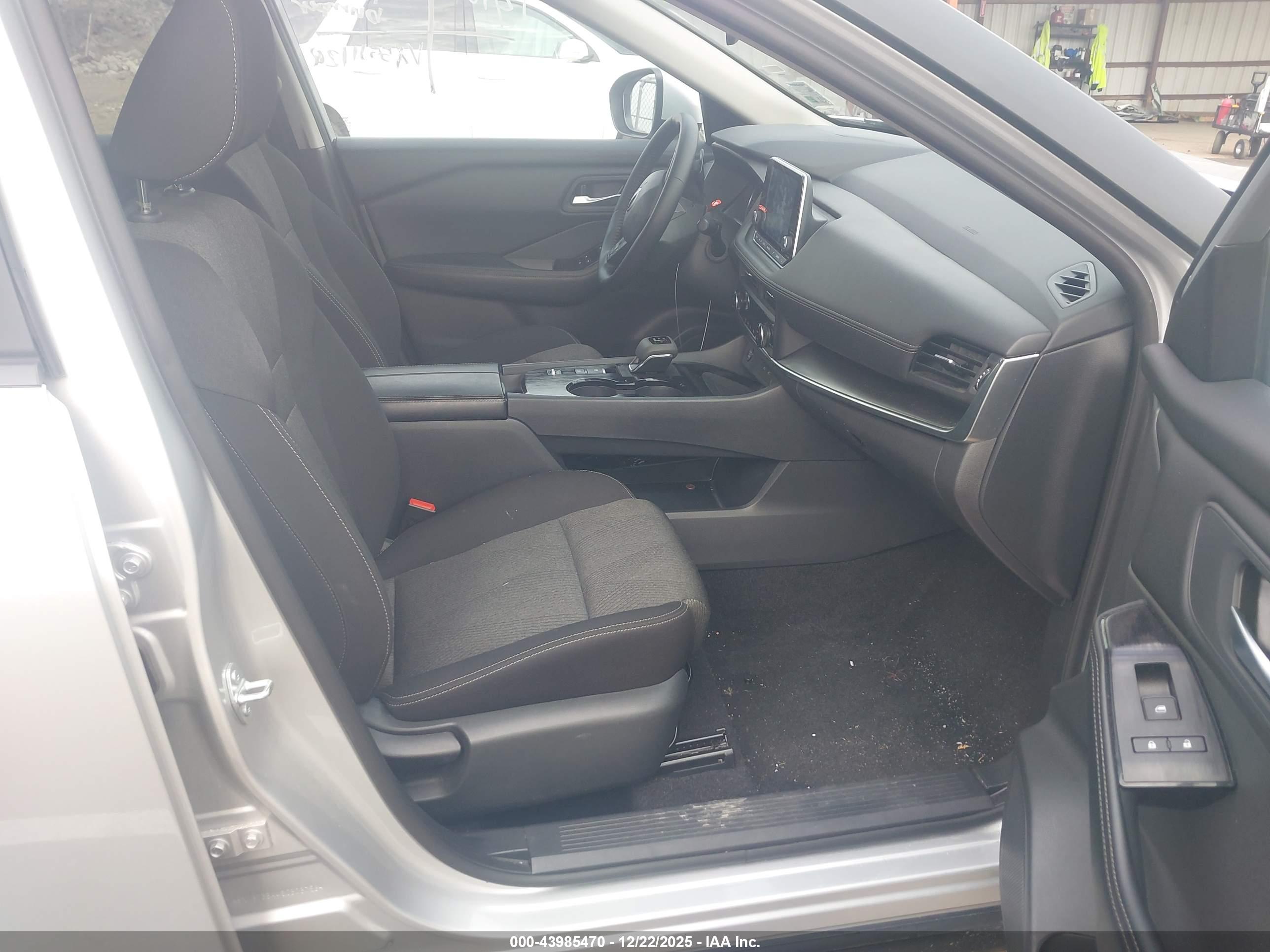 NISSAN ROGUE image 5
