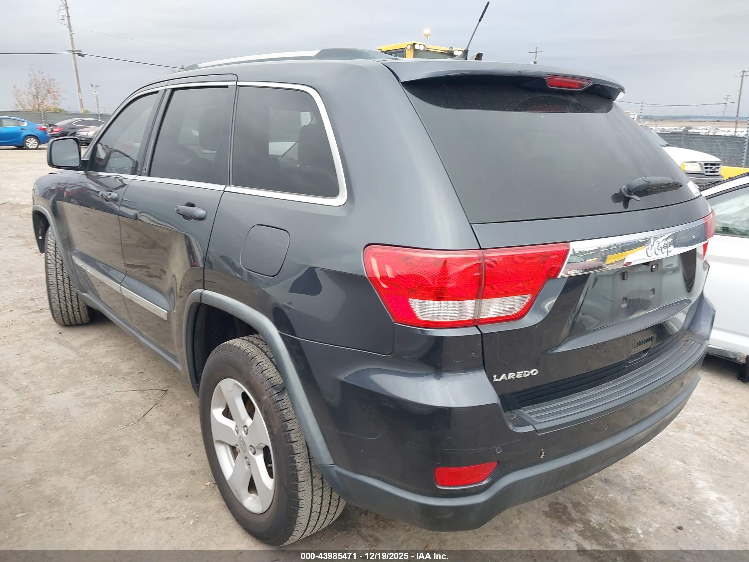 JEEP GRAND image 3