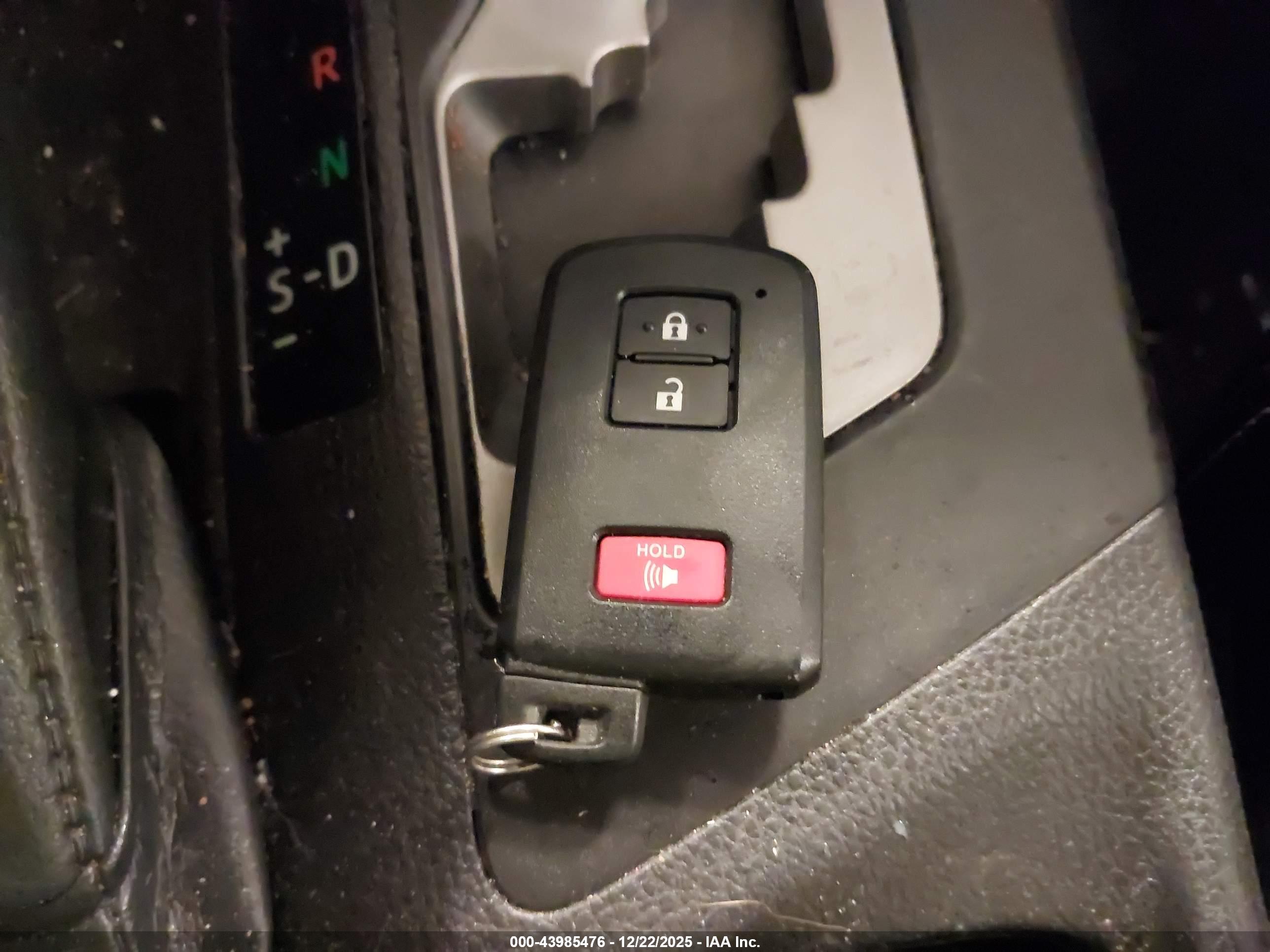 TOYOTA RAV4 image 11