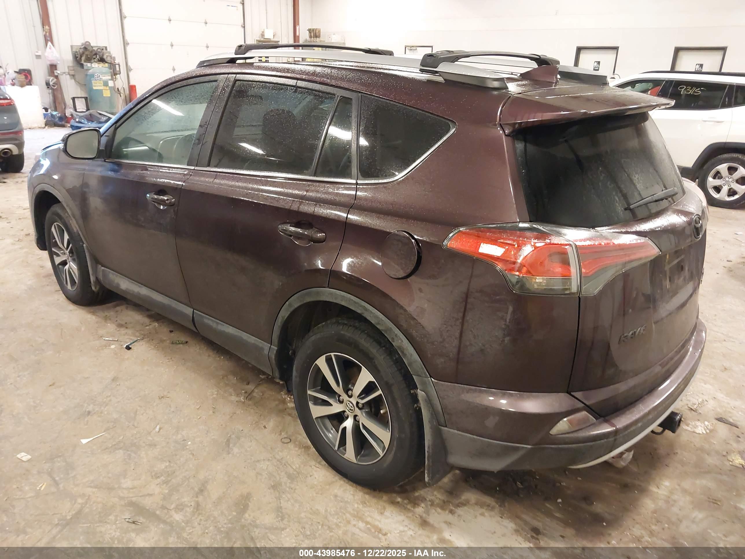 TOYOTA RAV4 image 3