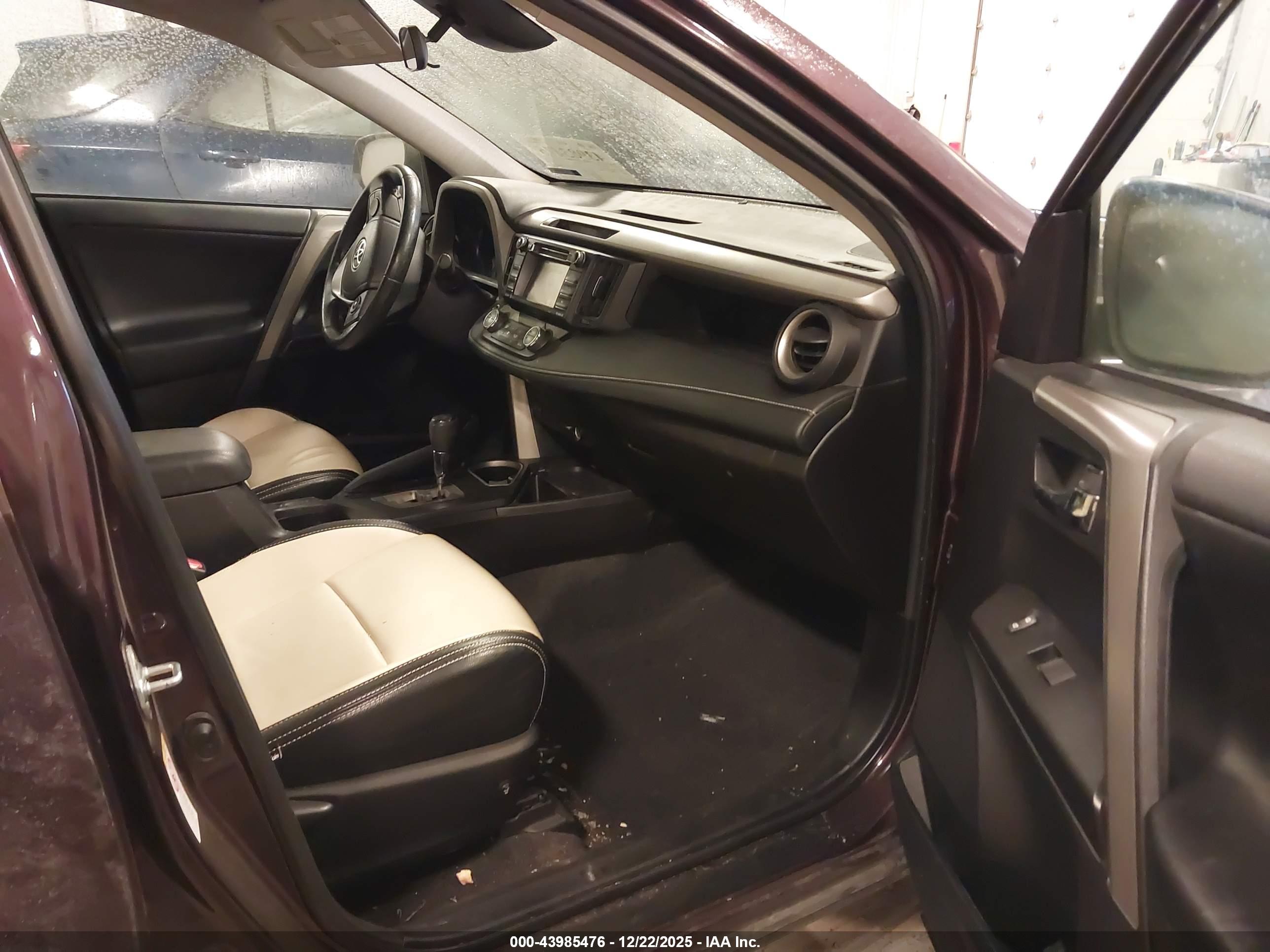 TOYOTA RAV4 image 5