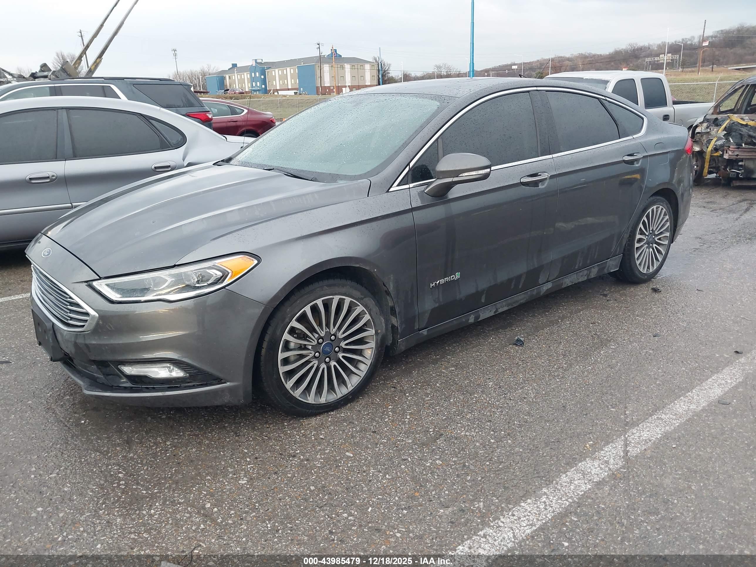 FORD FUSION image 2