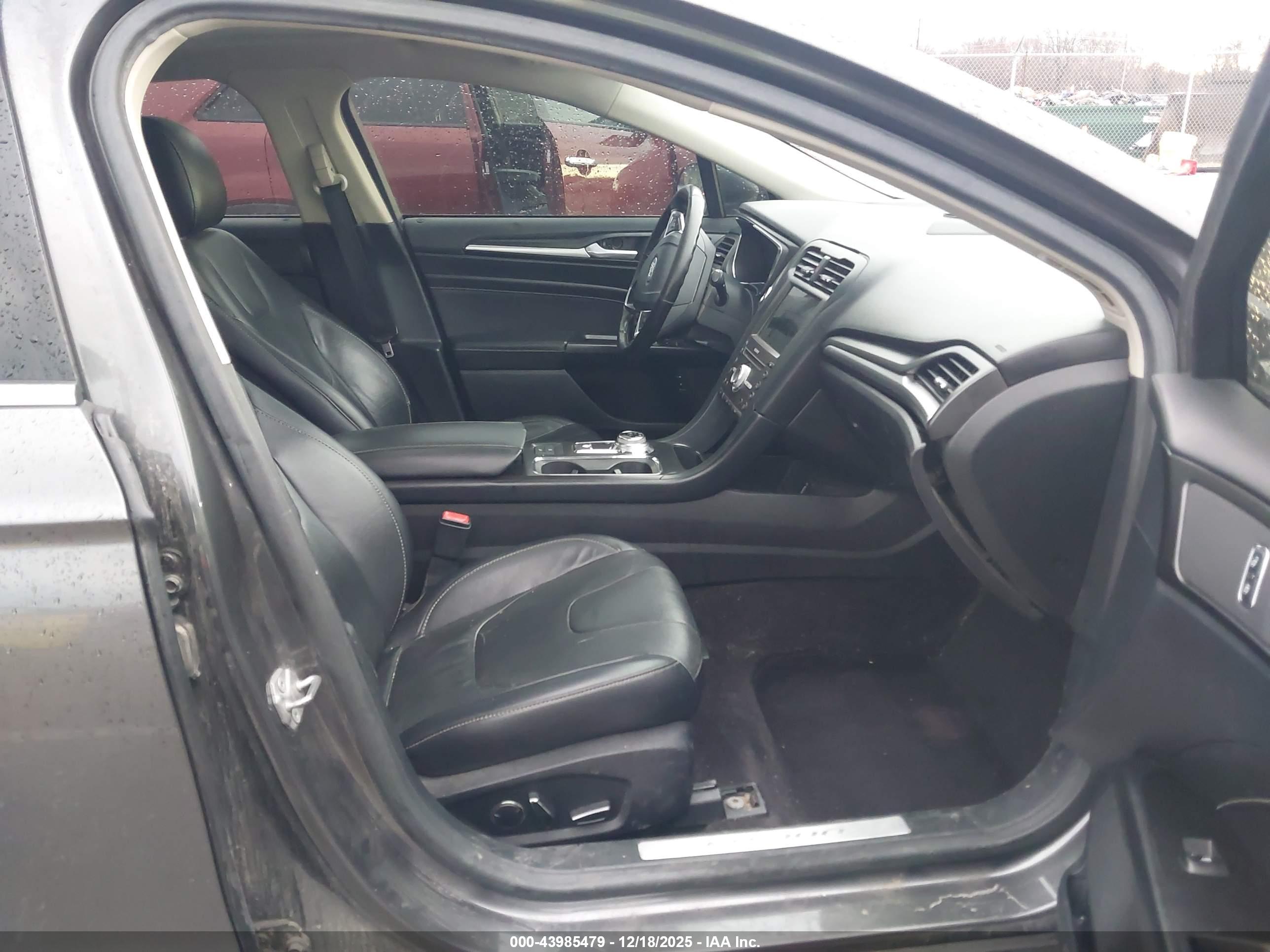FORD FUSION image 5