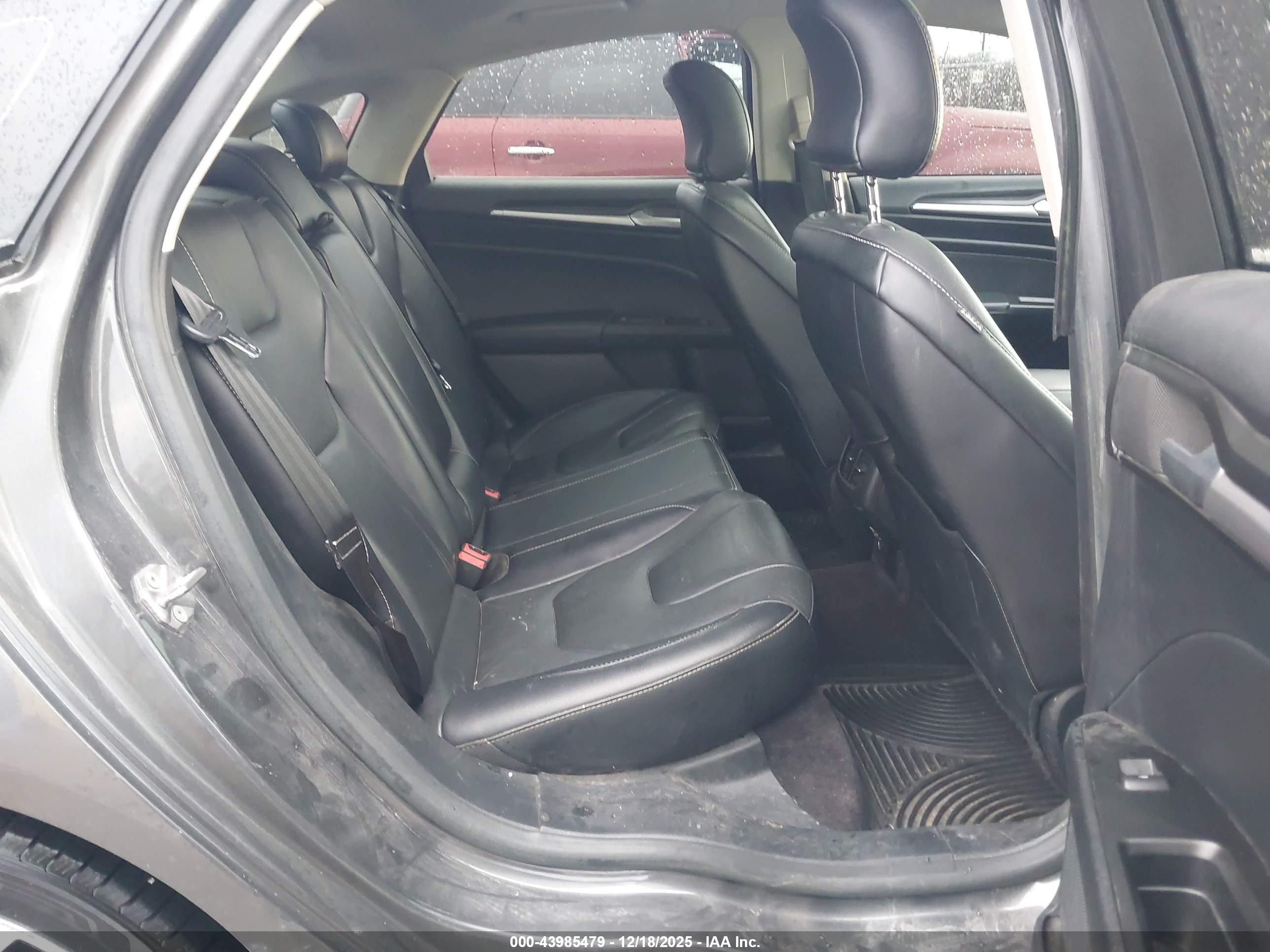 FORD FUSION image 8
