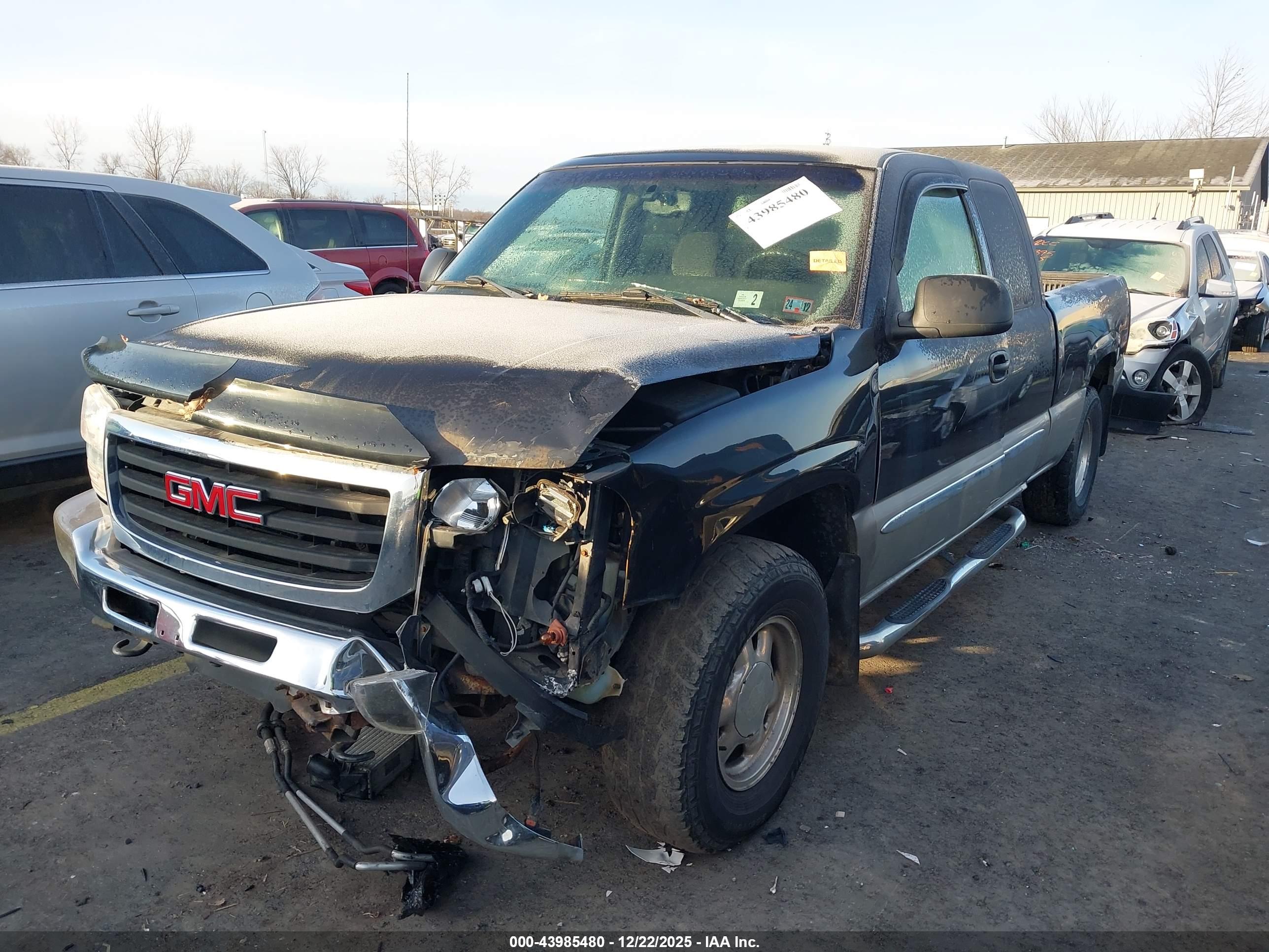 GMC SIERRA image 2