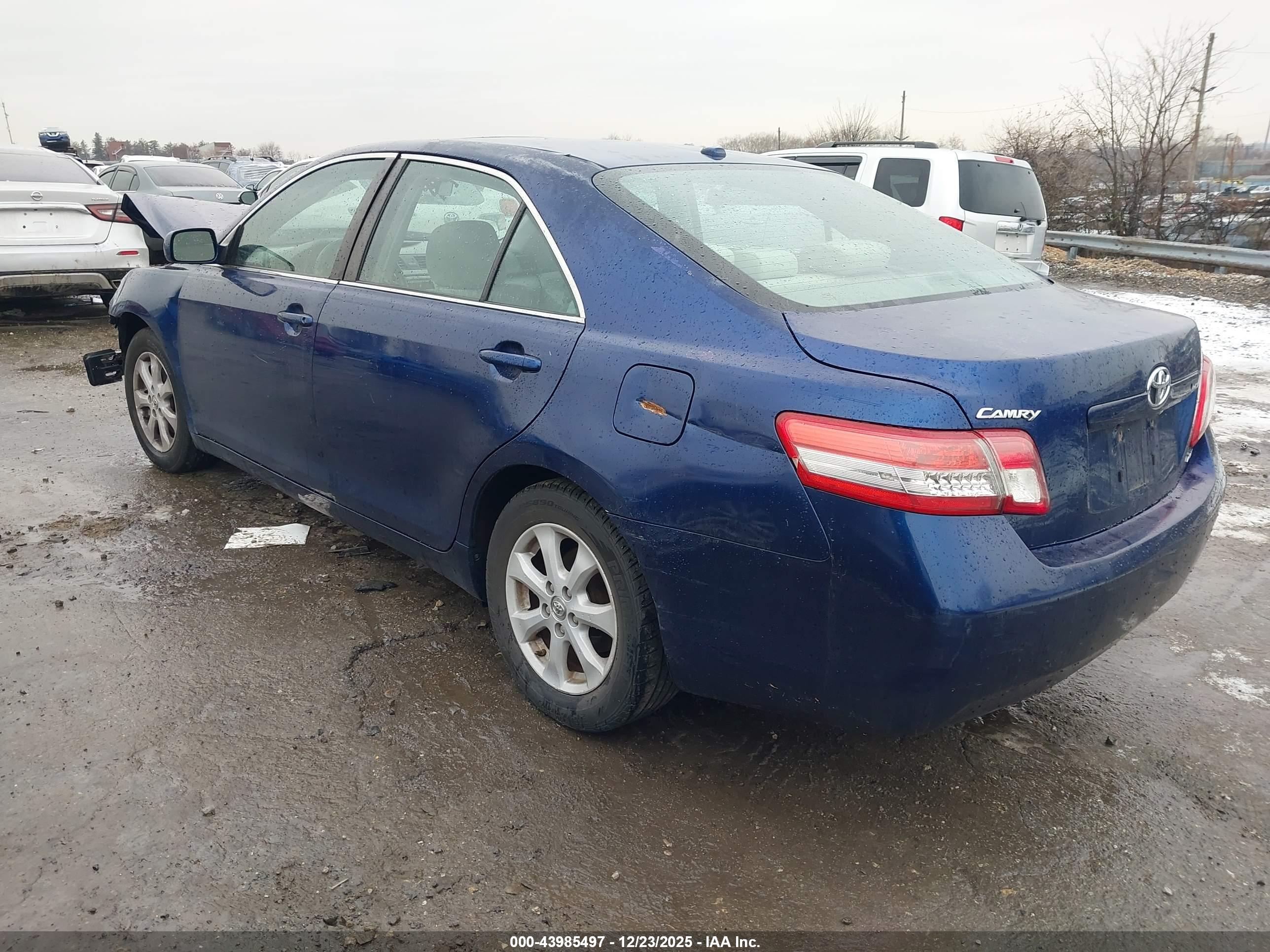 TOYOTA CAMRY image 3