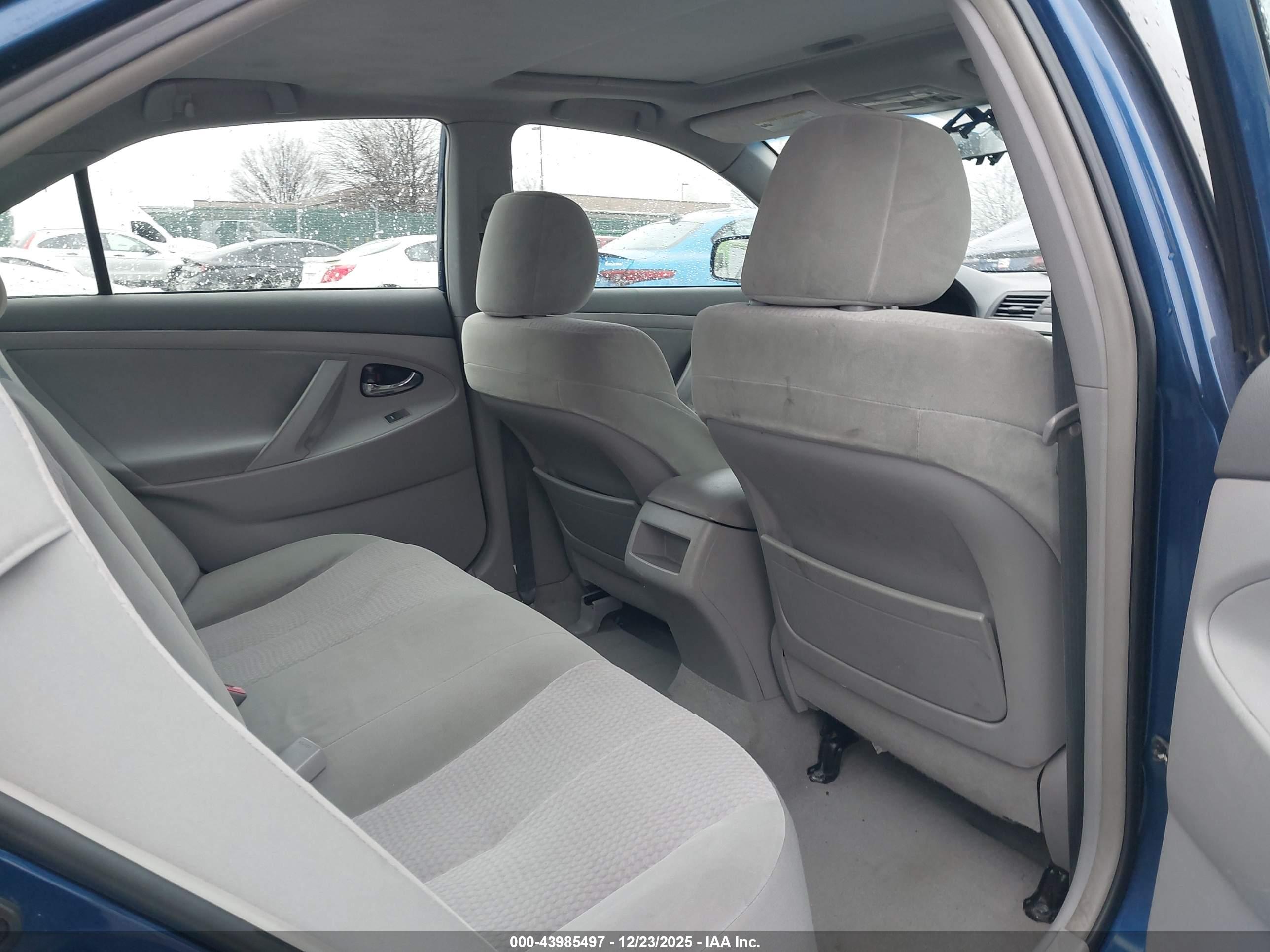 TOYOTA CAMRY image 8