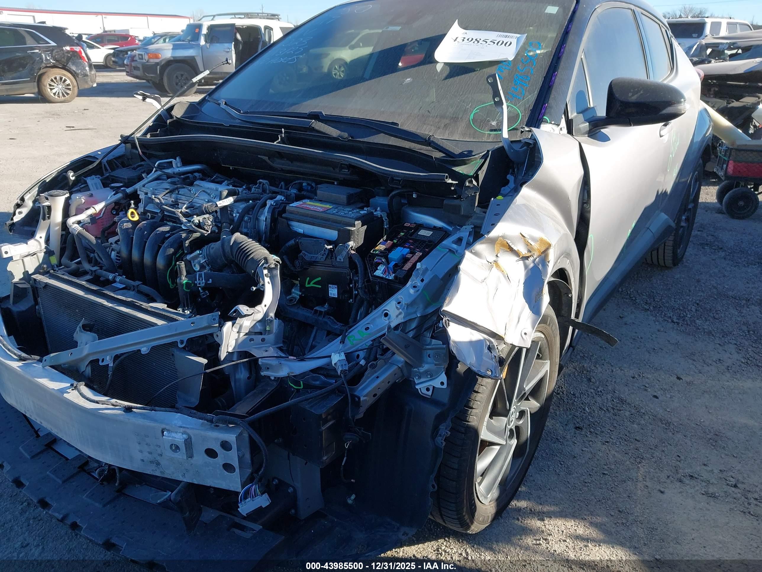 TOYOTA C-HR image 2