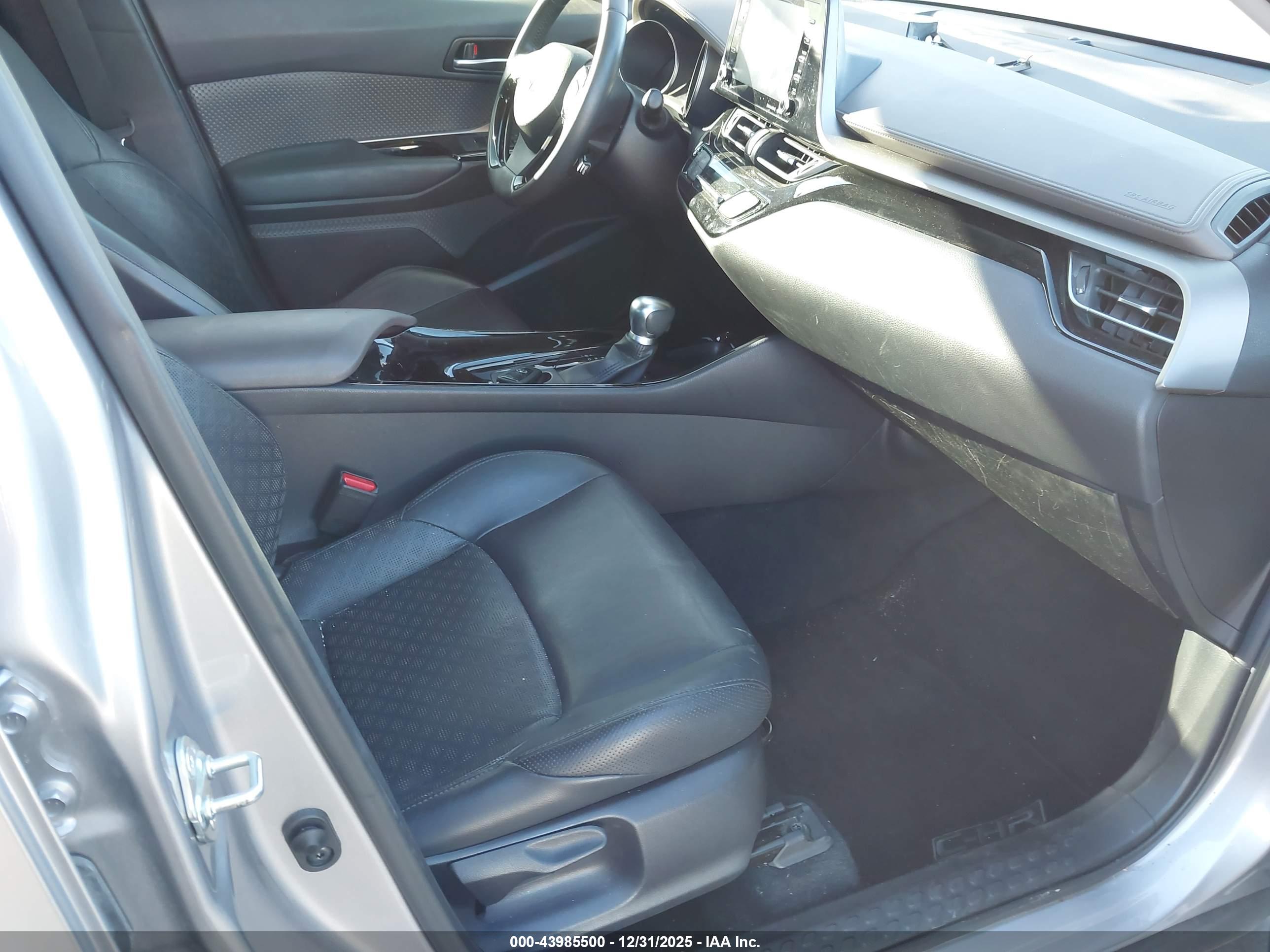 TOYOTA C-HR image 5