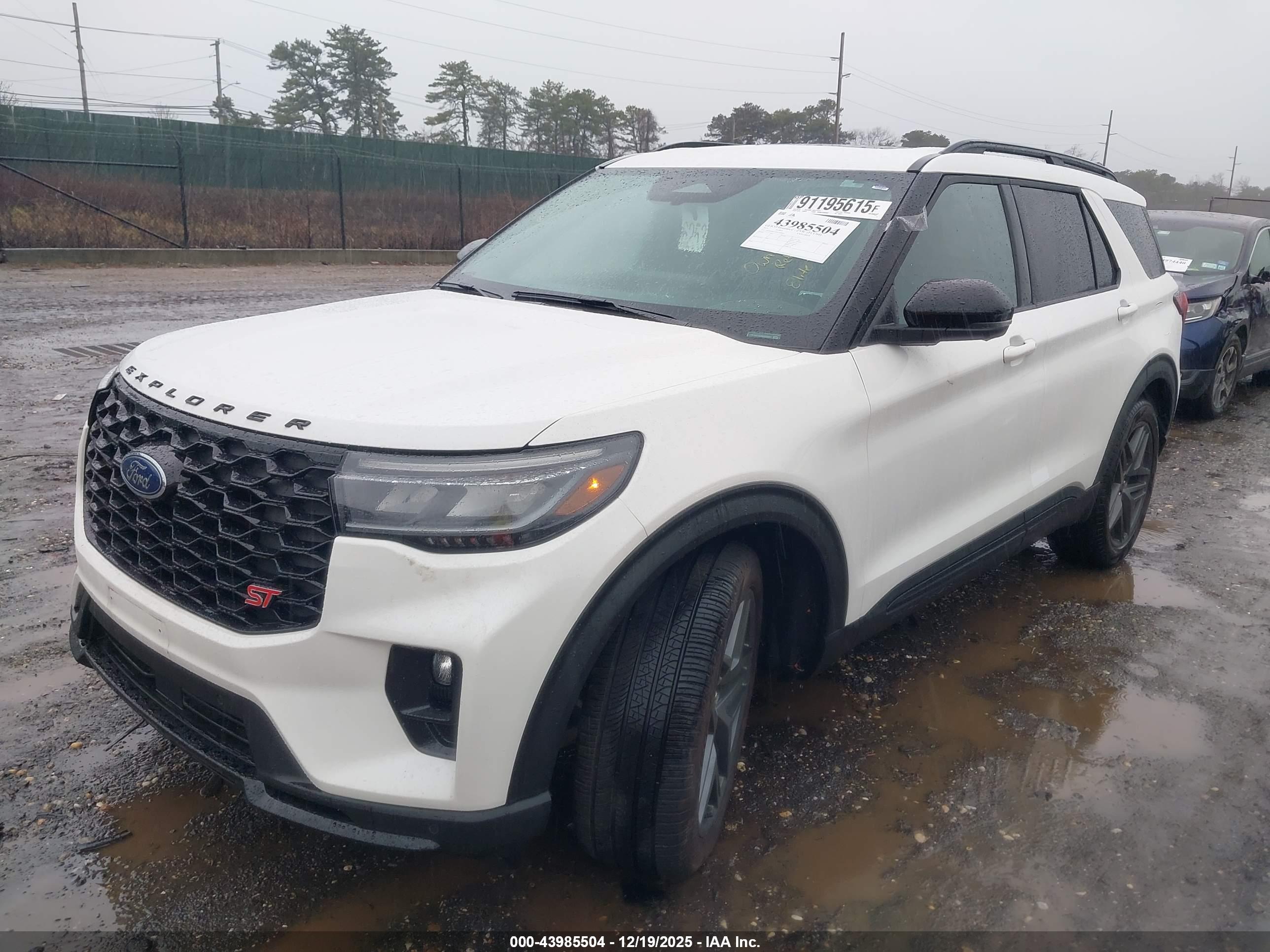FORD EXPLORER image 2