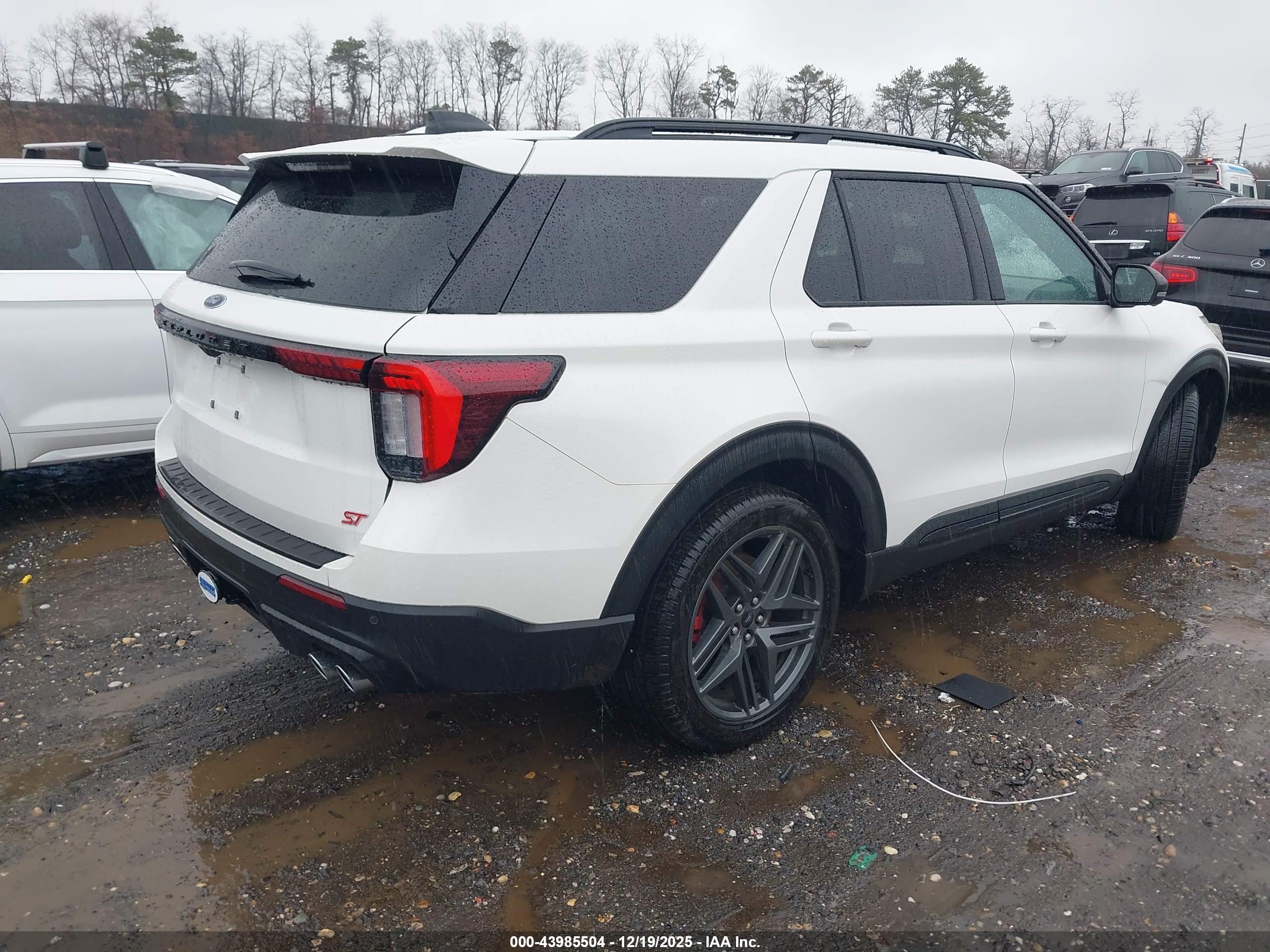 FORD EXPLORER image 4