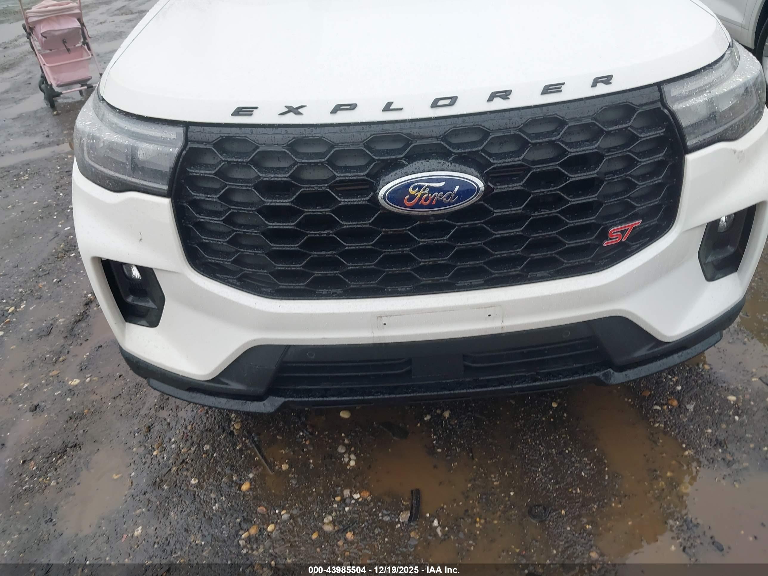 FORD EXPLORER image 6