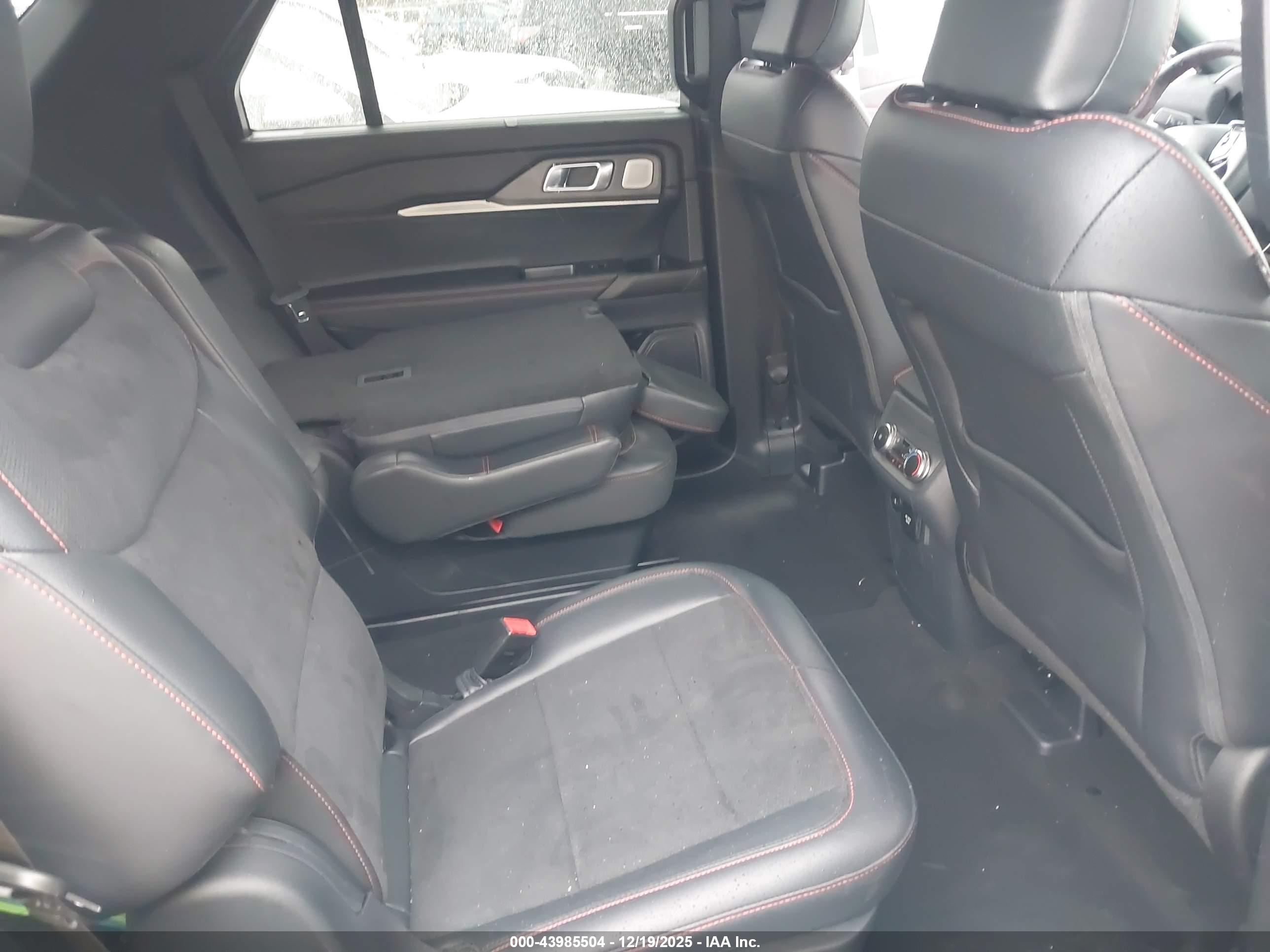 FORD EXPLORER image 8