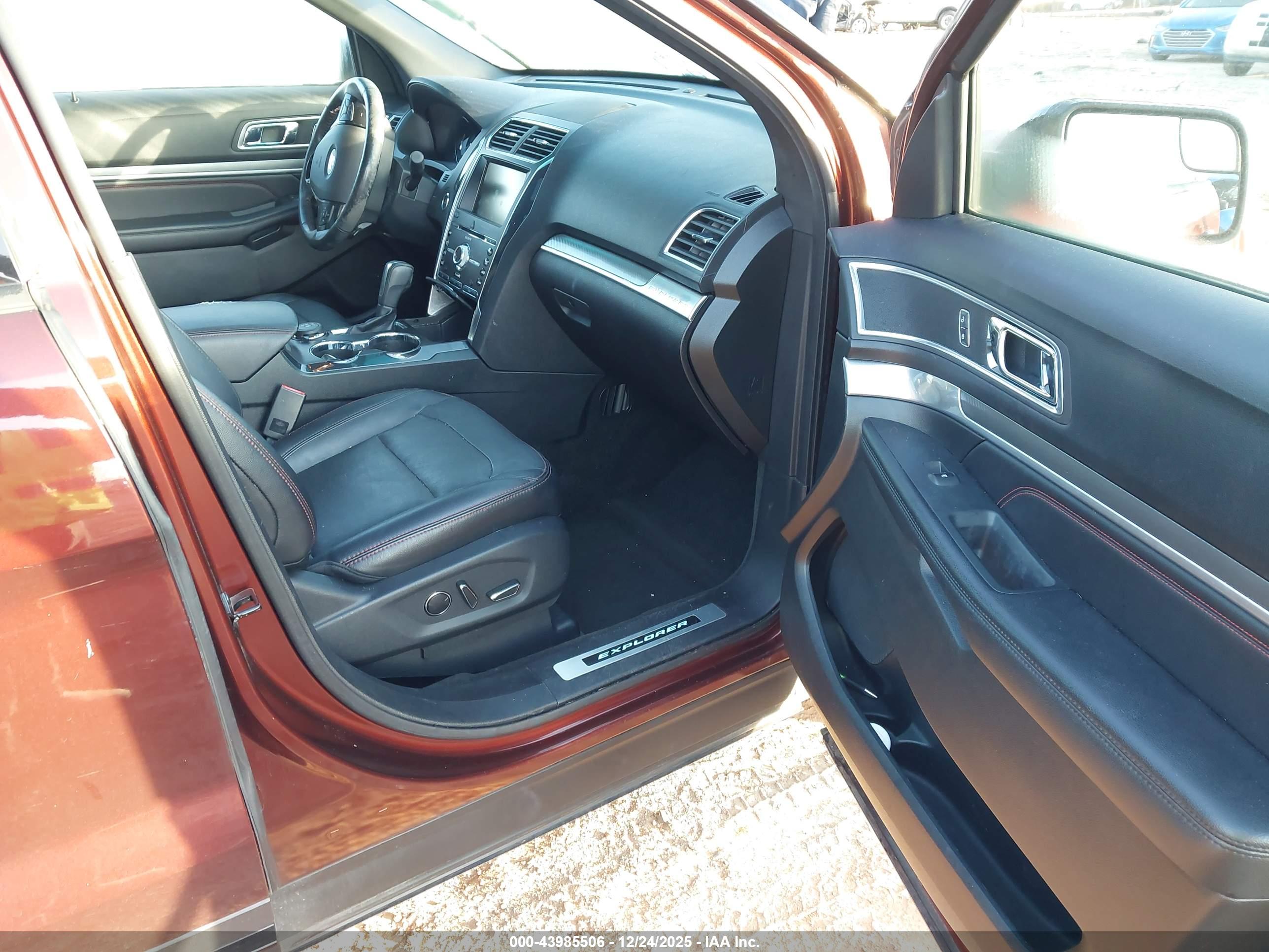 FORD EXPLORER image 5