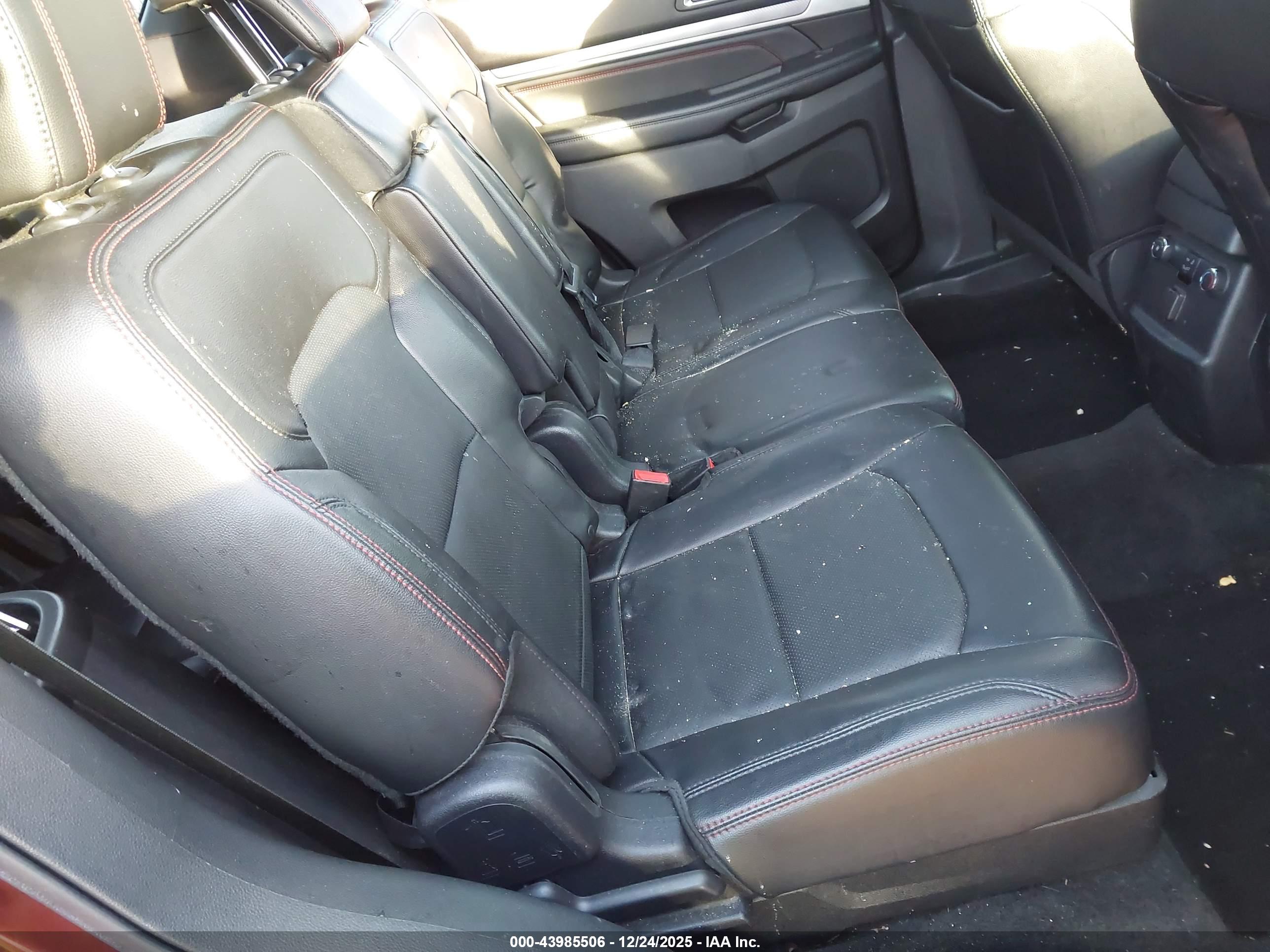 FORD EXPLORER image 8