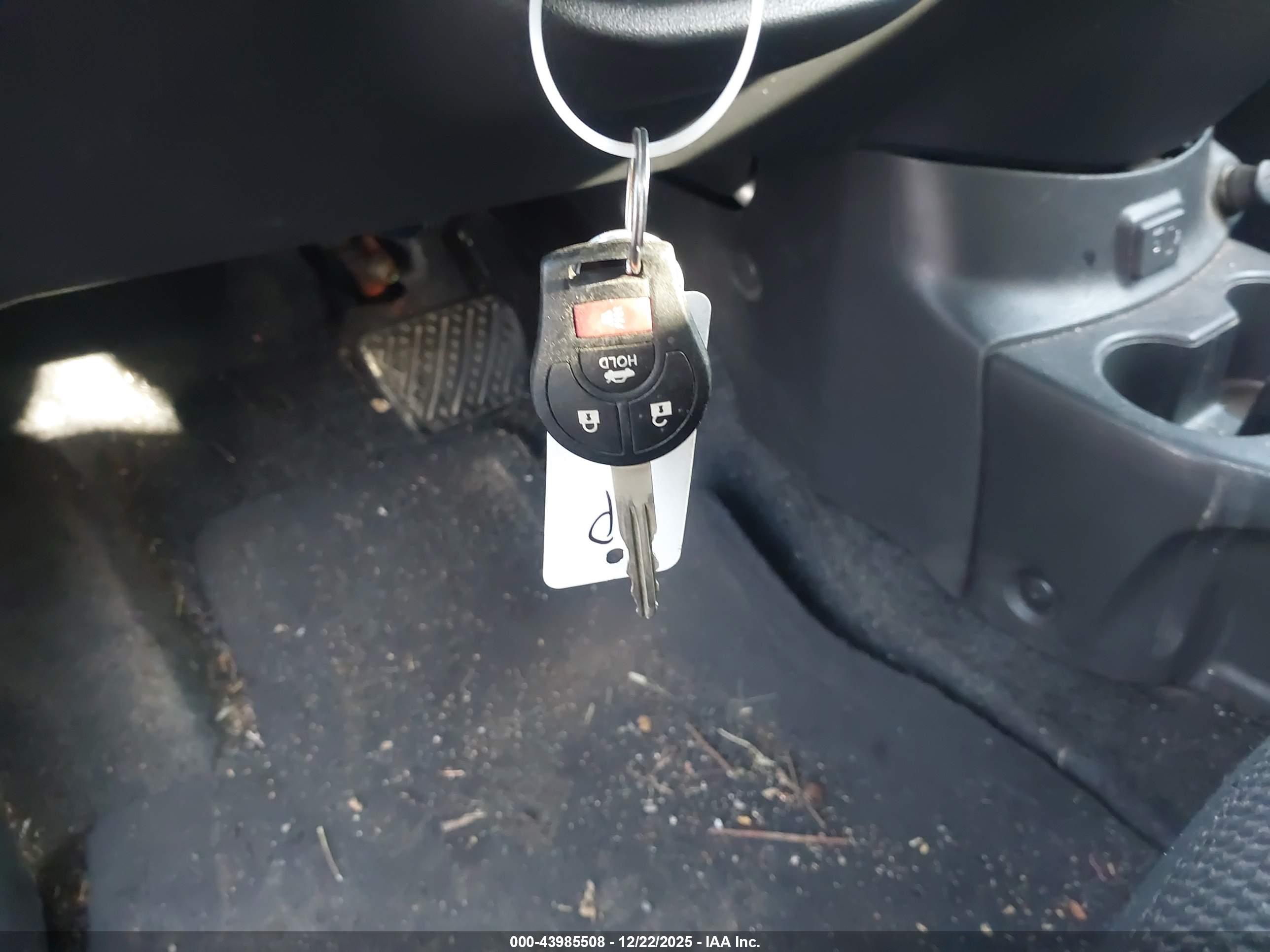 NISSAN VERSA image 11