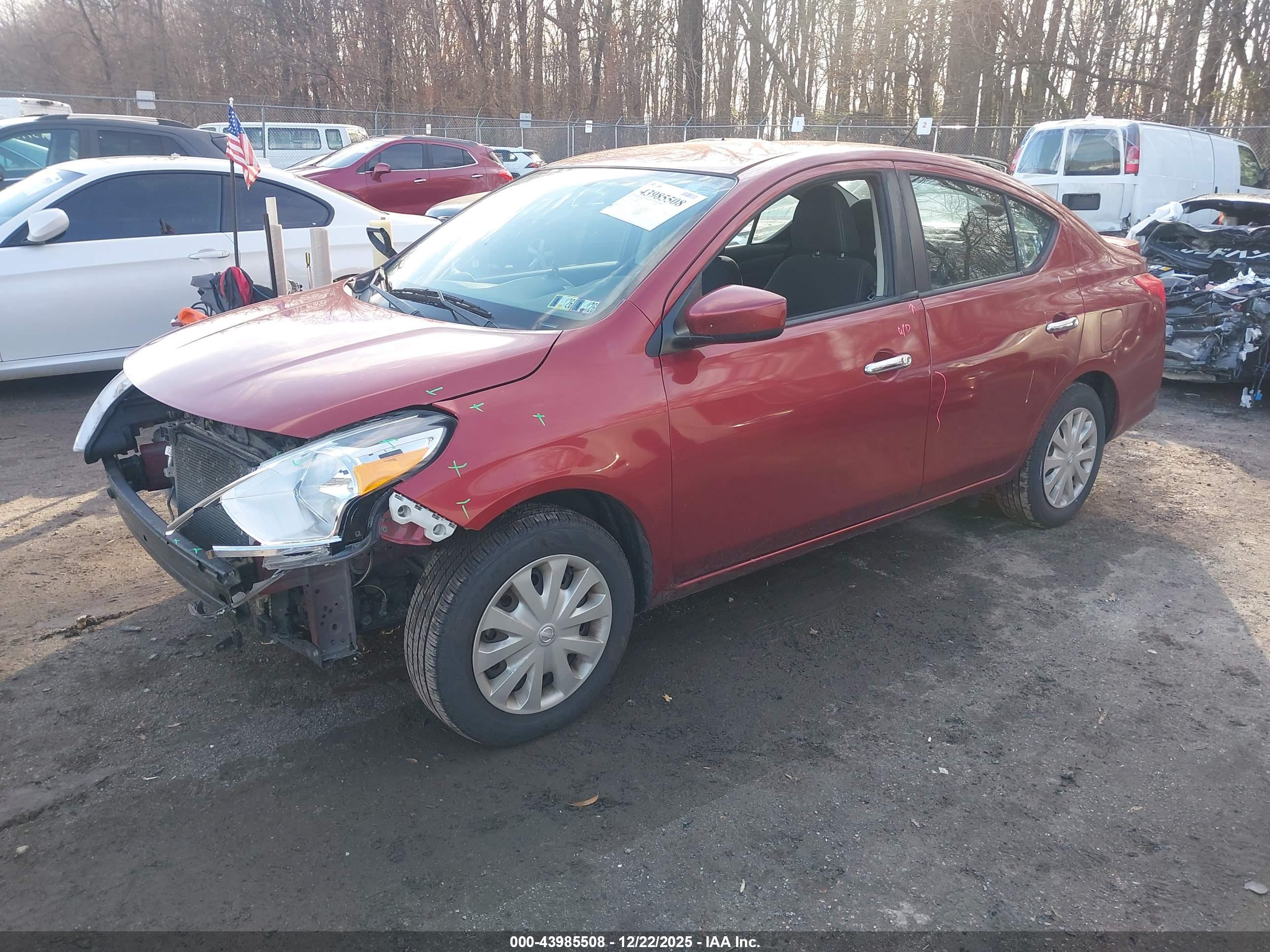 NISSAN VERSA image 2