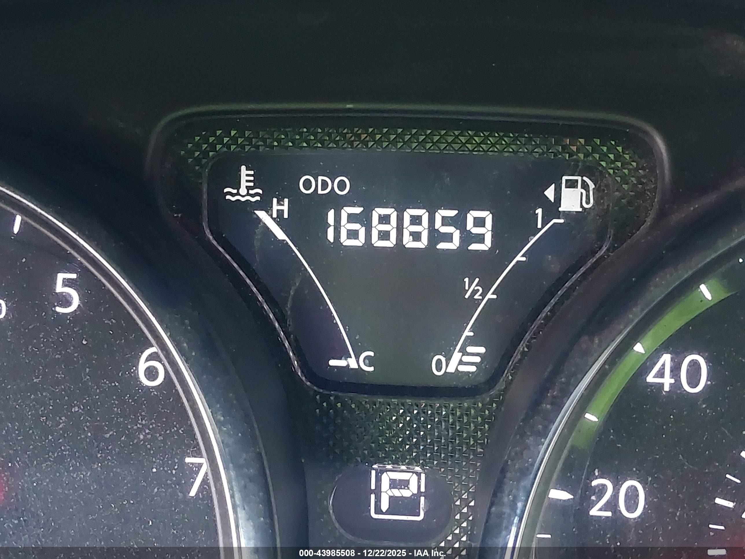 NISSAN VERSA image 7