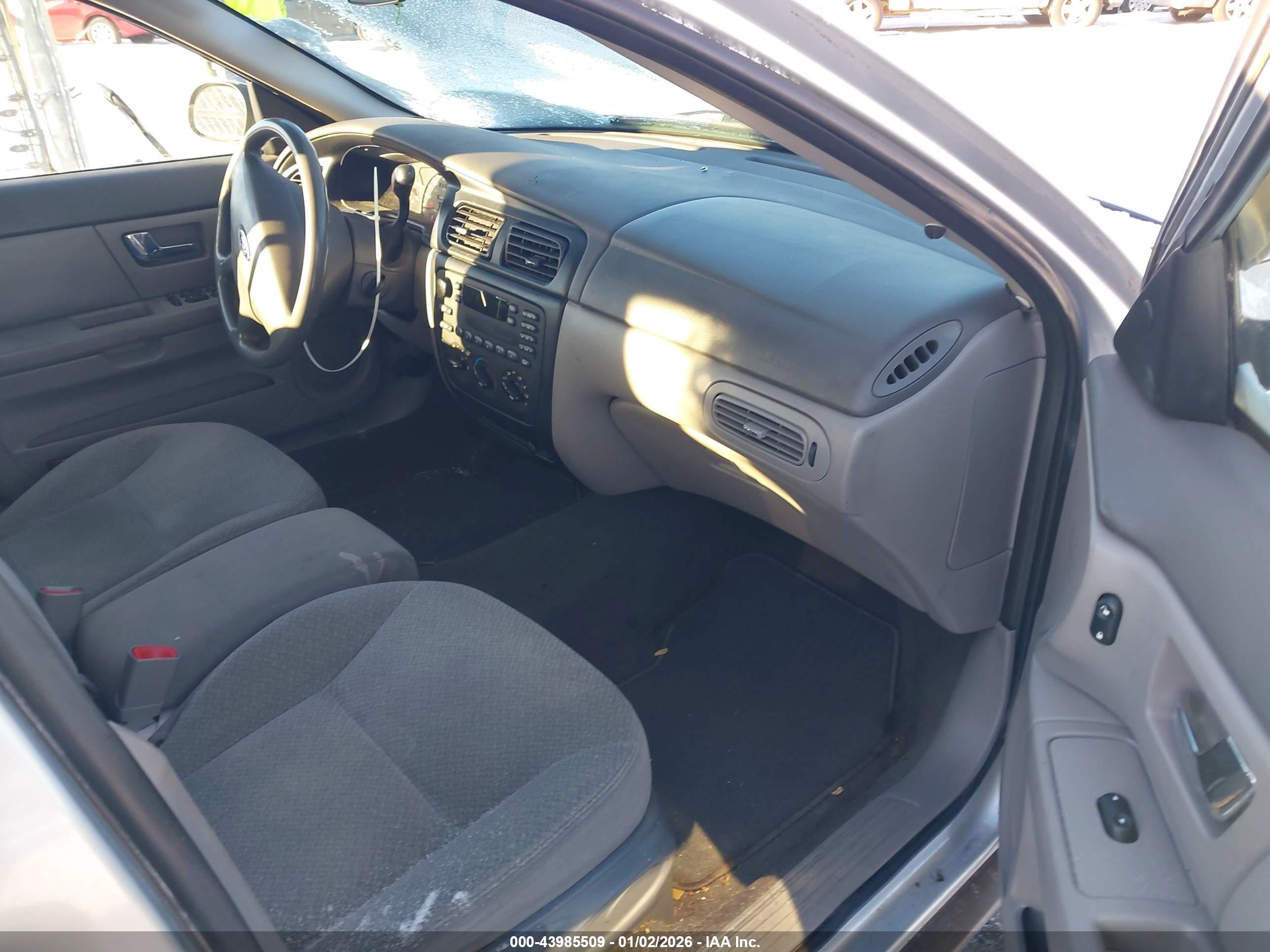 FORD TAURUS image 5