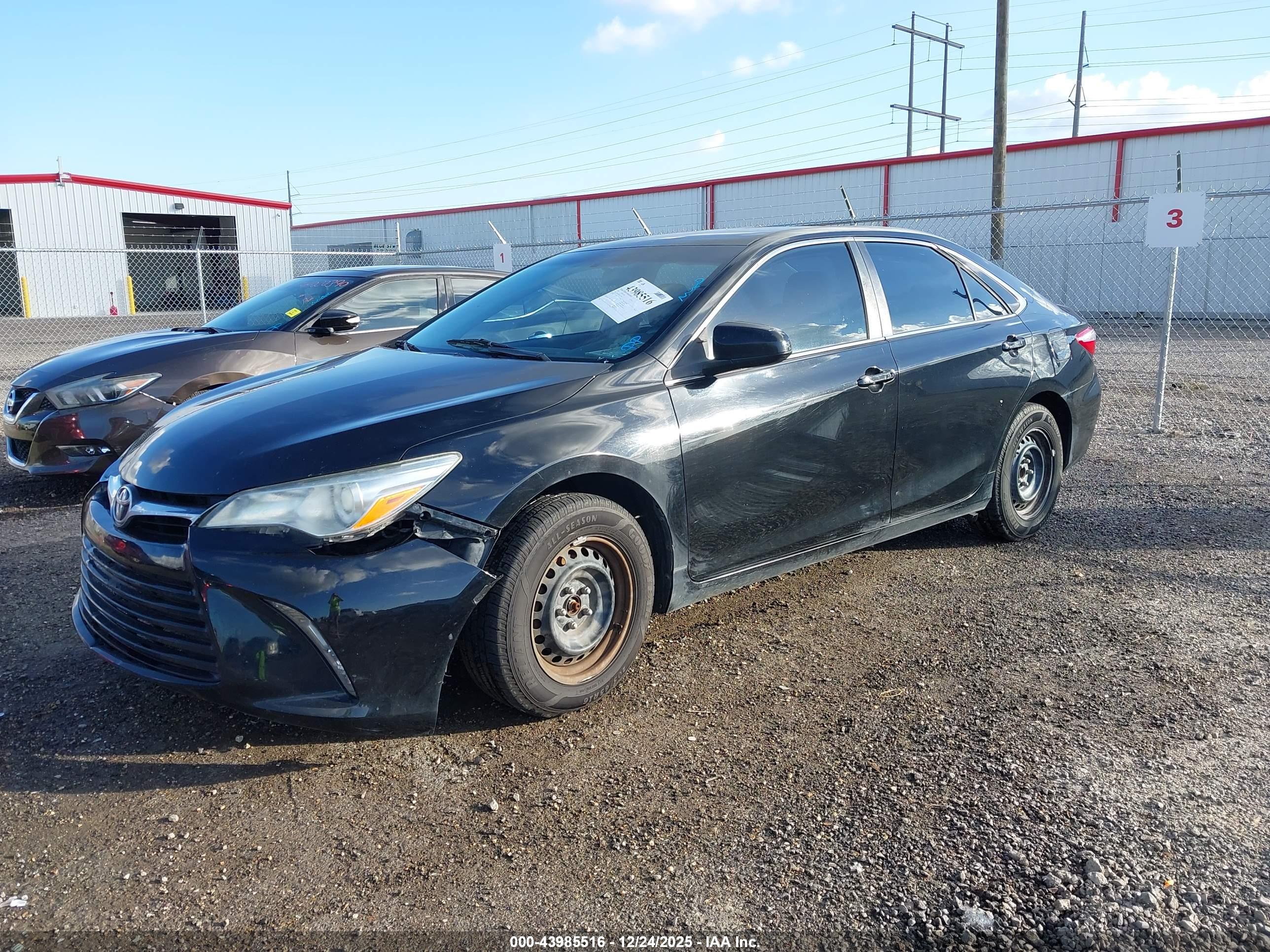 TOYOTA CAMRY image 2
