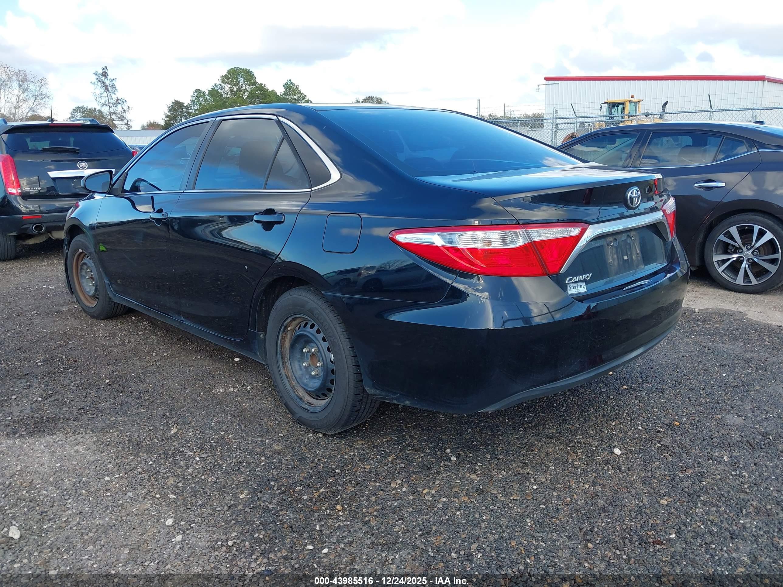 TOYOTA CAMRY image 3