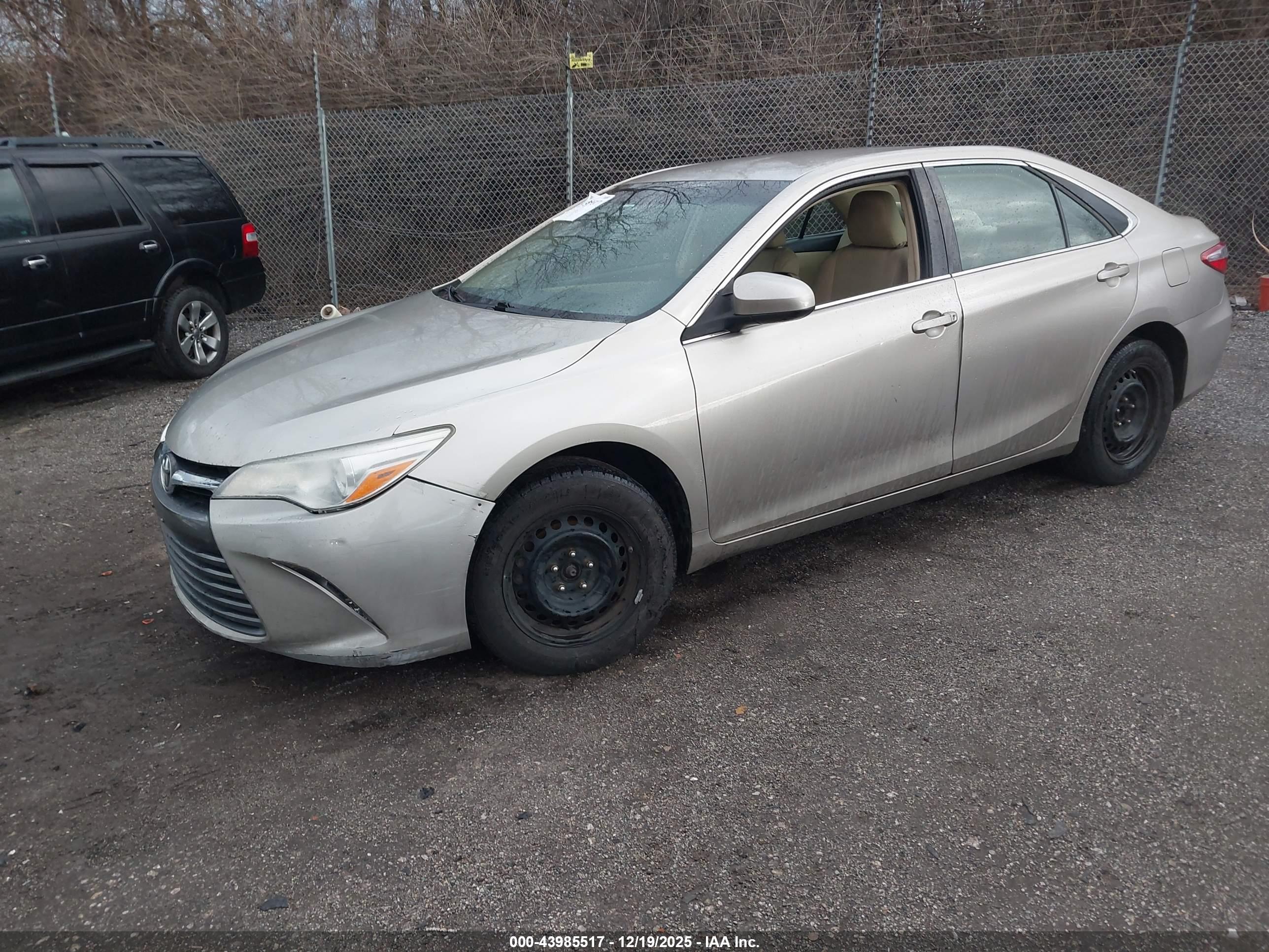 TOYOTA CAMRY image 2