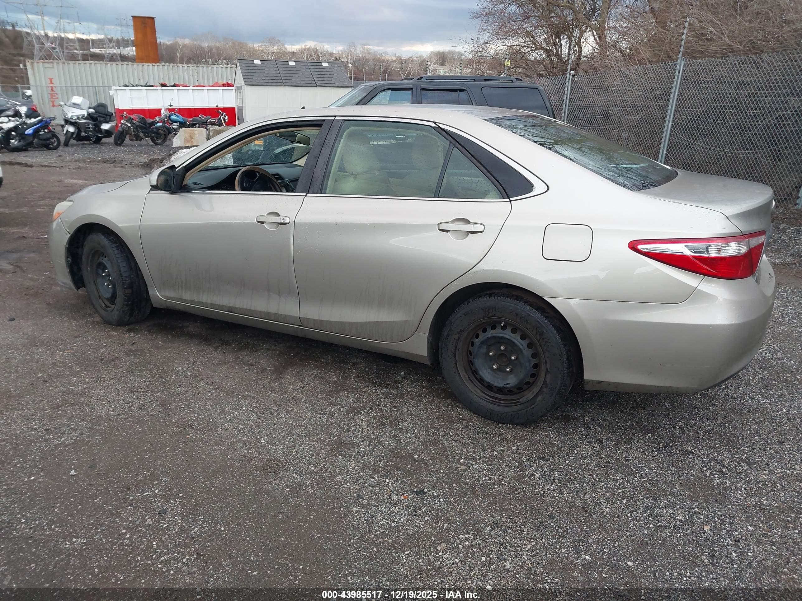TOYOTA CAMRY image 3
