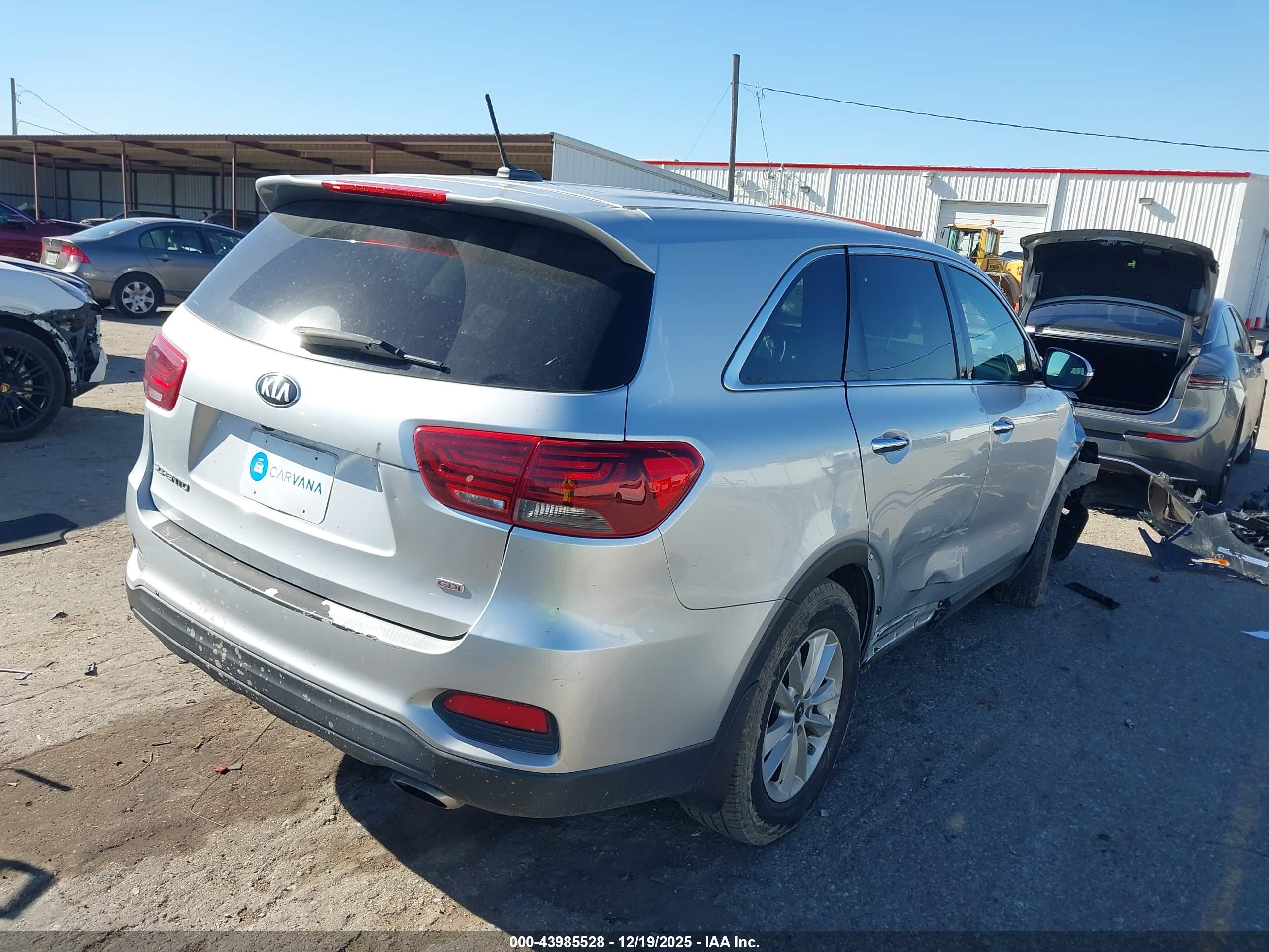 KIA SORENTO image 4