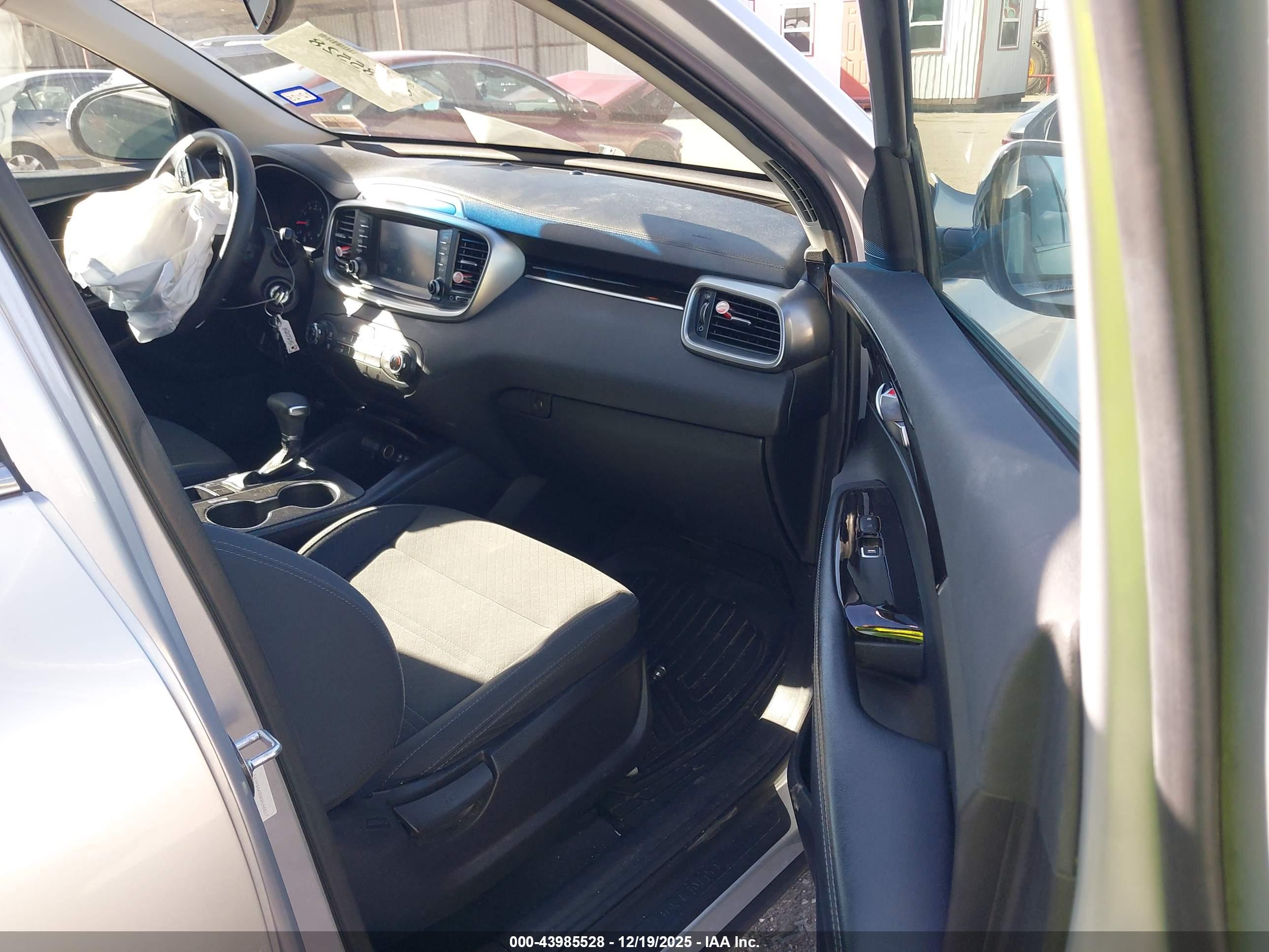 KIA SORENTO image 5