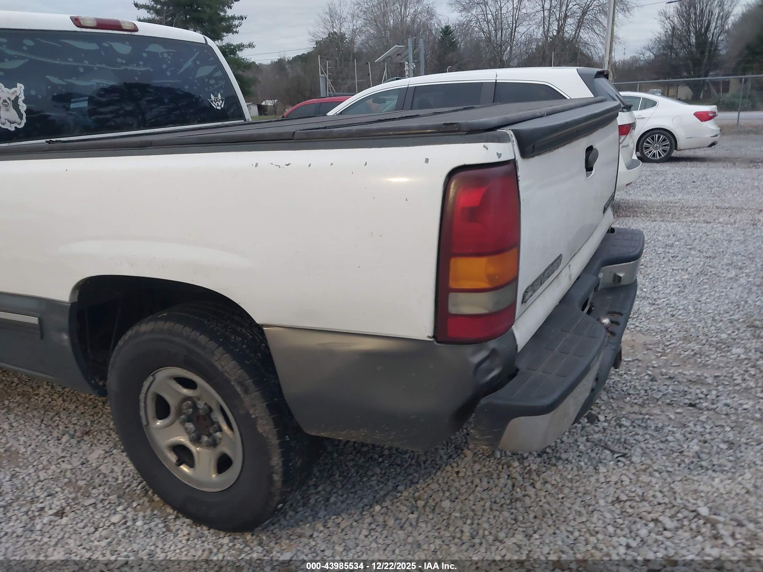 CHEVROLET SILVERADO image 6