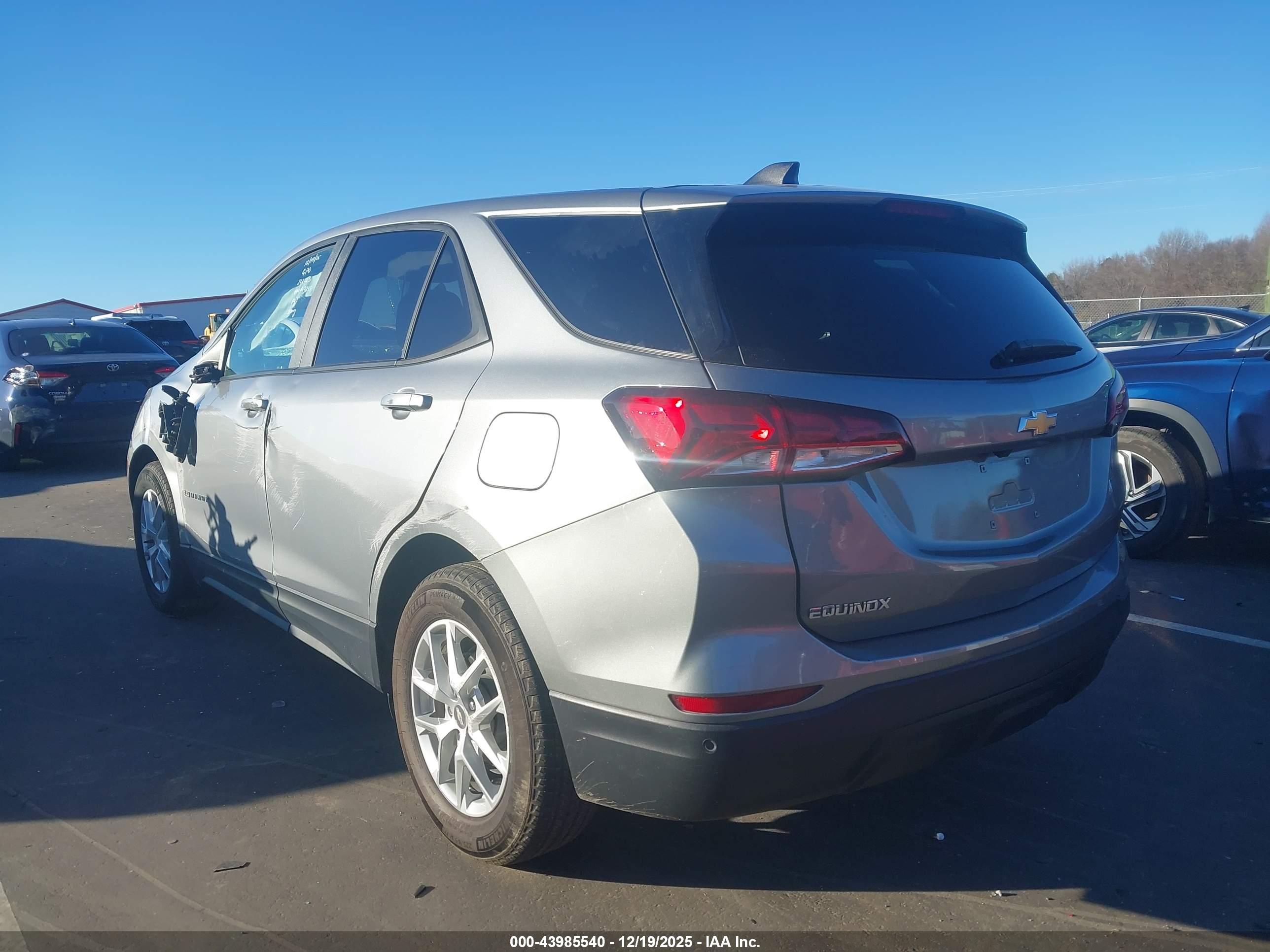 CHEVROLET EQUINOX image 3