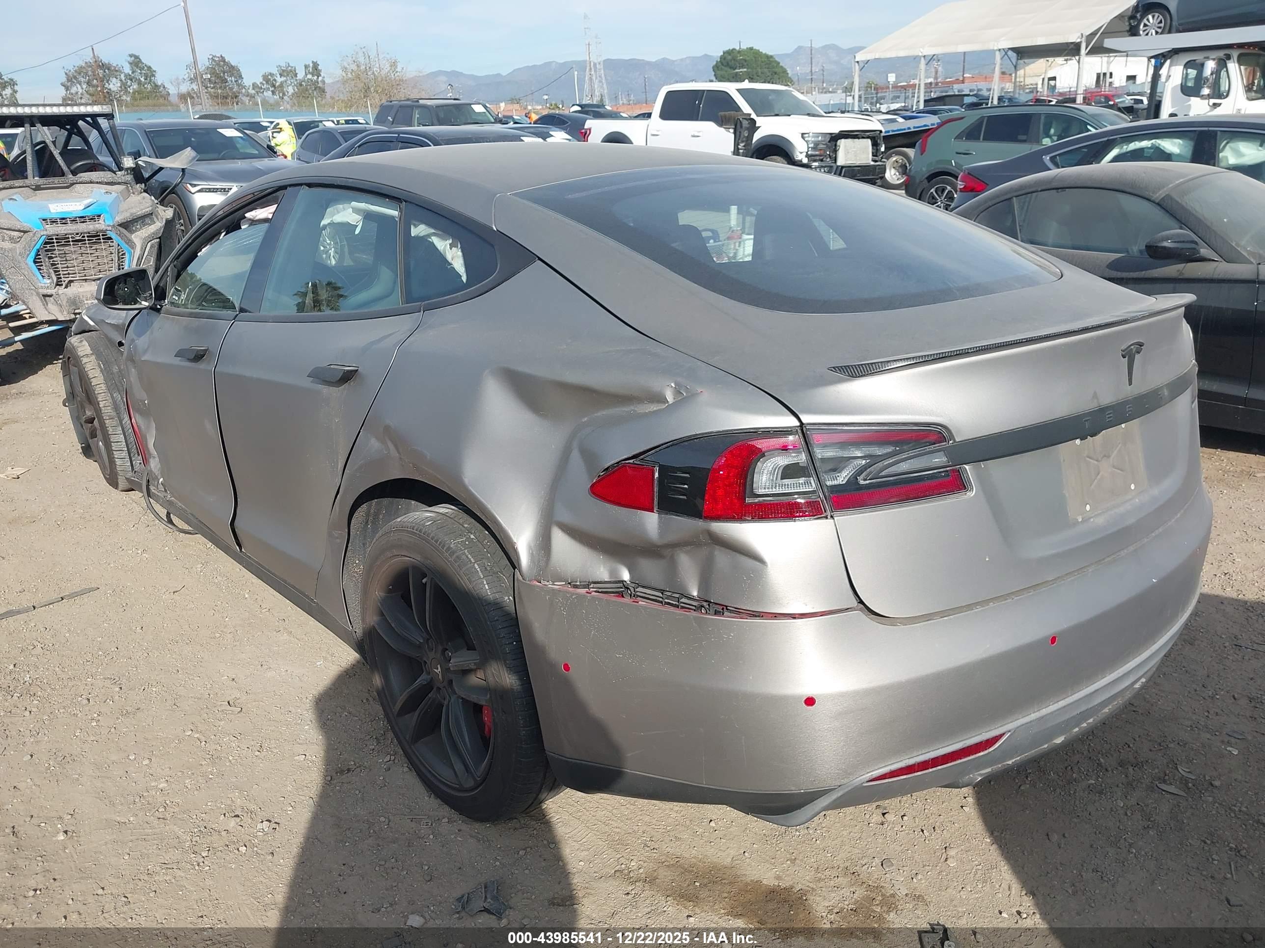 TESLA MODEL image 3