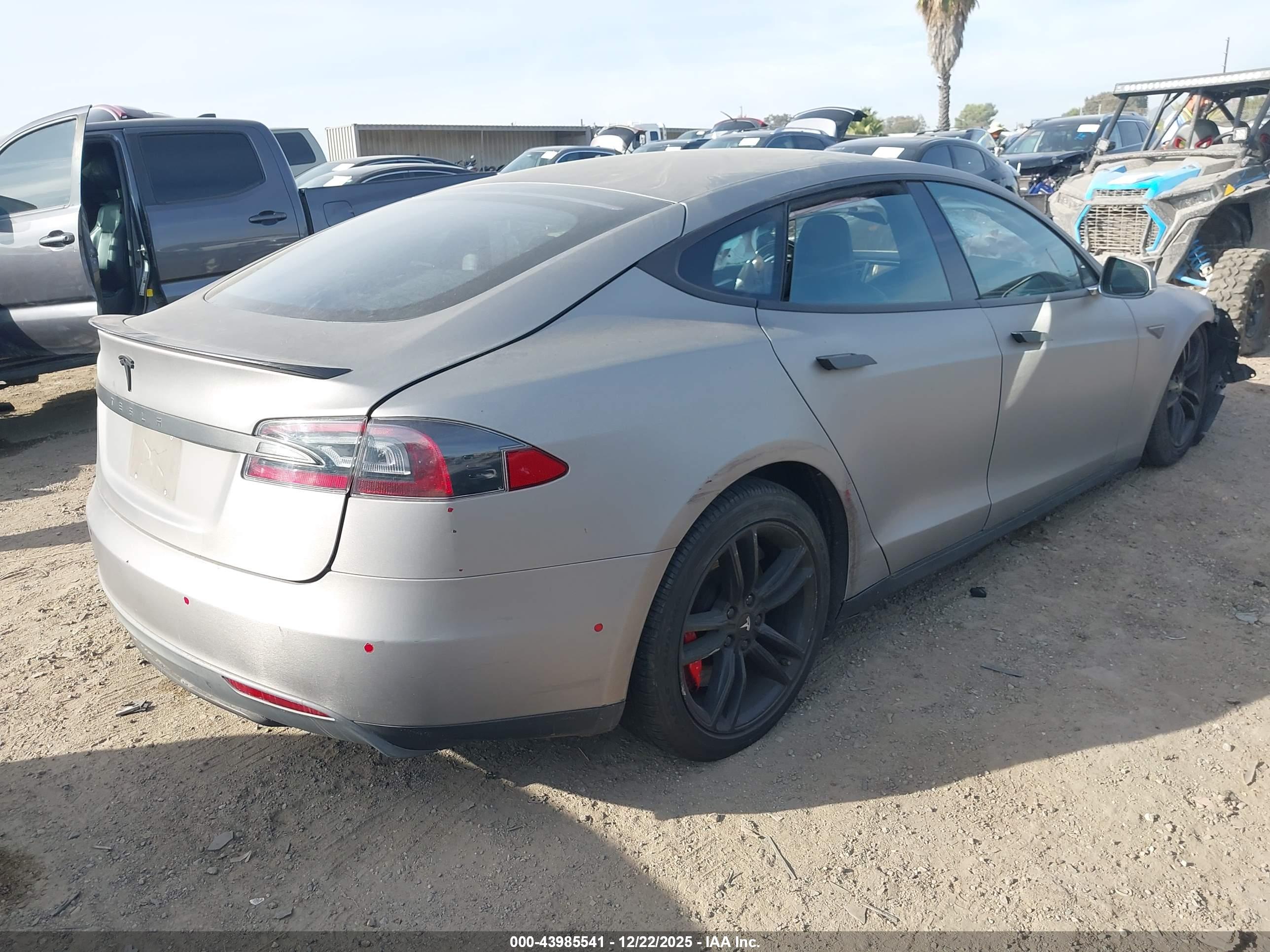 TESLA MODEL image 4