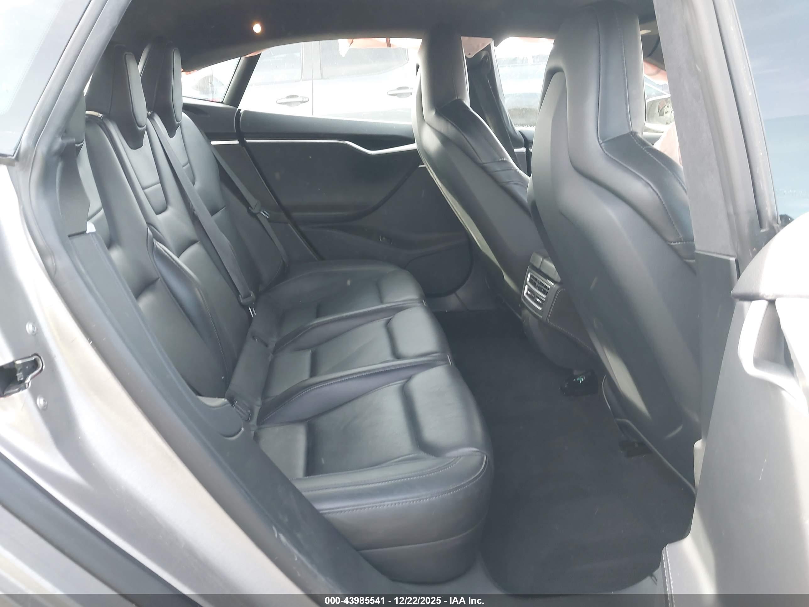 TESLA MODEL image 8