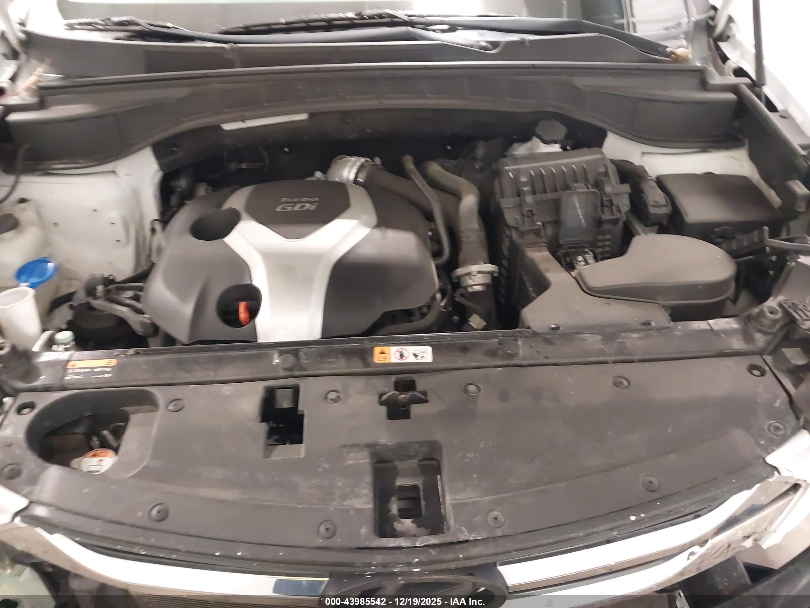 HYUNDAI SANTA image 10