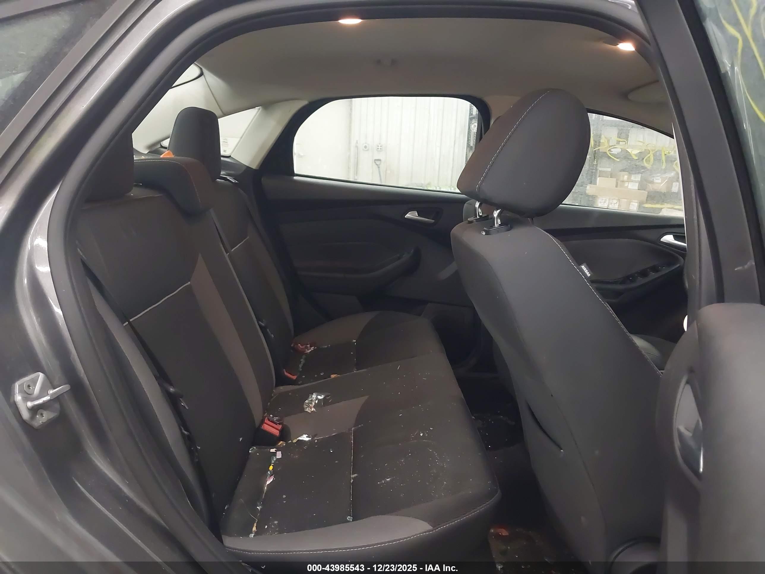 FORD FOCUS image 8